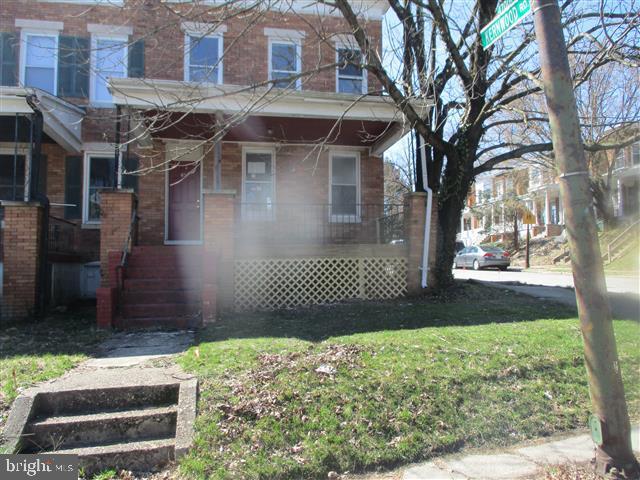 This End of group row home offers coered front porch , fenced rear yard and detached 2 car garage with parking pad in rear. Open floor plan on main level. Lots of upgrades in the past , to include windows, bath, kitchen & more. Upper level has 3 bedrooms and full bath. Full basement with lots of possibilities. Close to schools, colleges ,shopping & entertainment.   aGENTS SEE AGENT REMARKS FOR CONTRACT DETAILS. OPENS TO INVESTORS 5.5