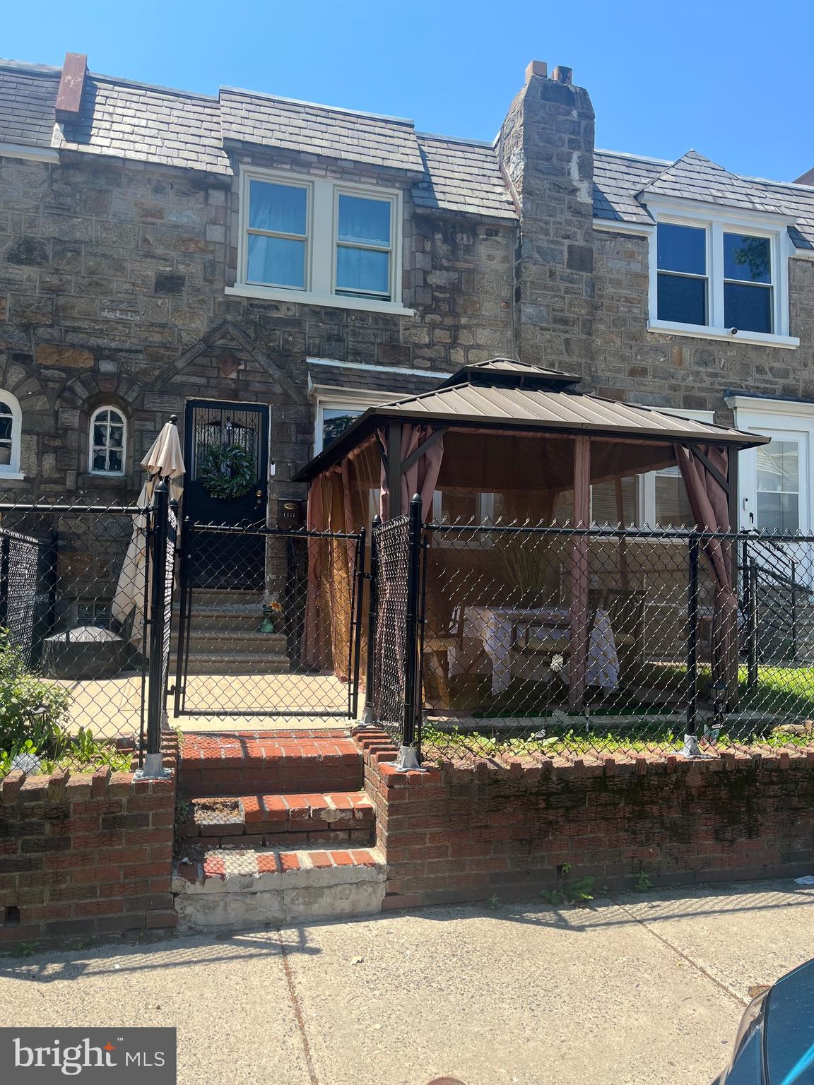 Great starter home.   Nothing to do but move-in convenient location.  Don't let this pass you by.  Schedule your appointment today.
