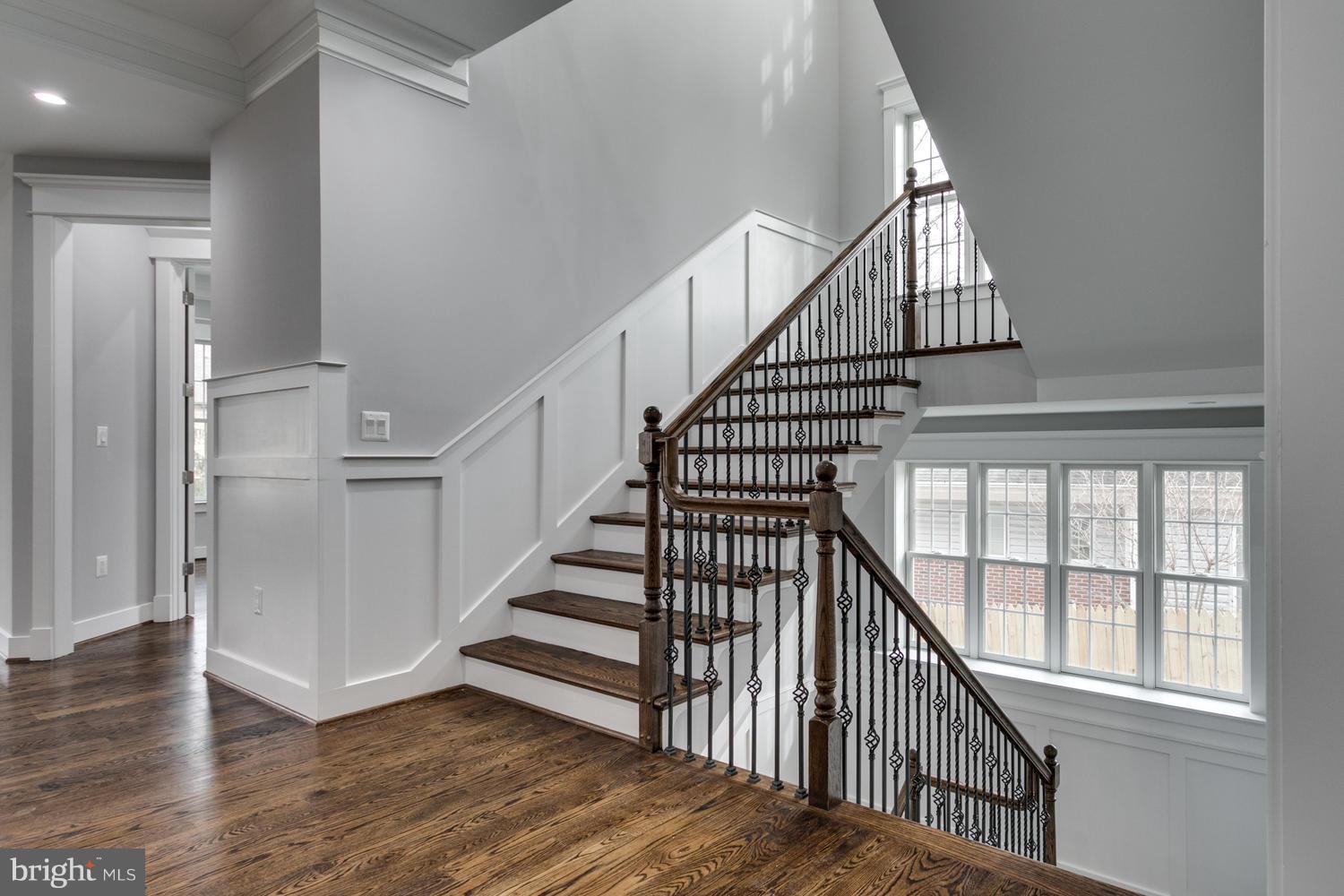 LANGLEY MANOR - Residential