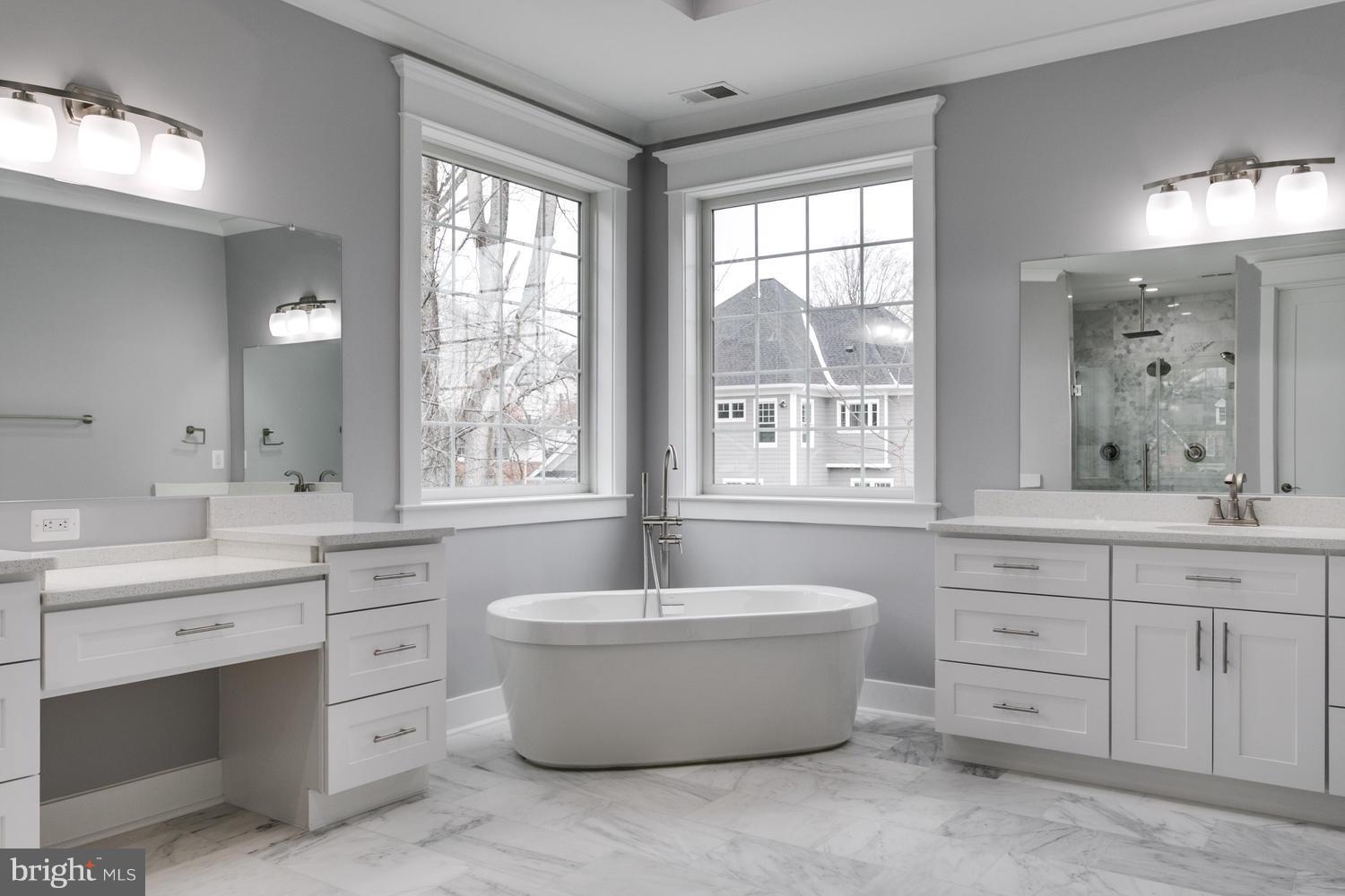 LANGLEY MANOR - Residential