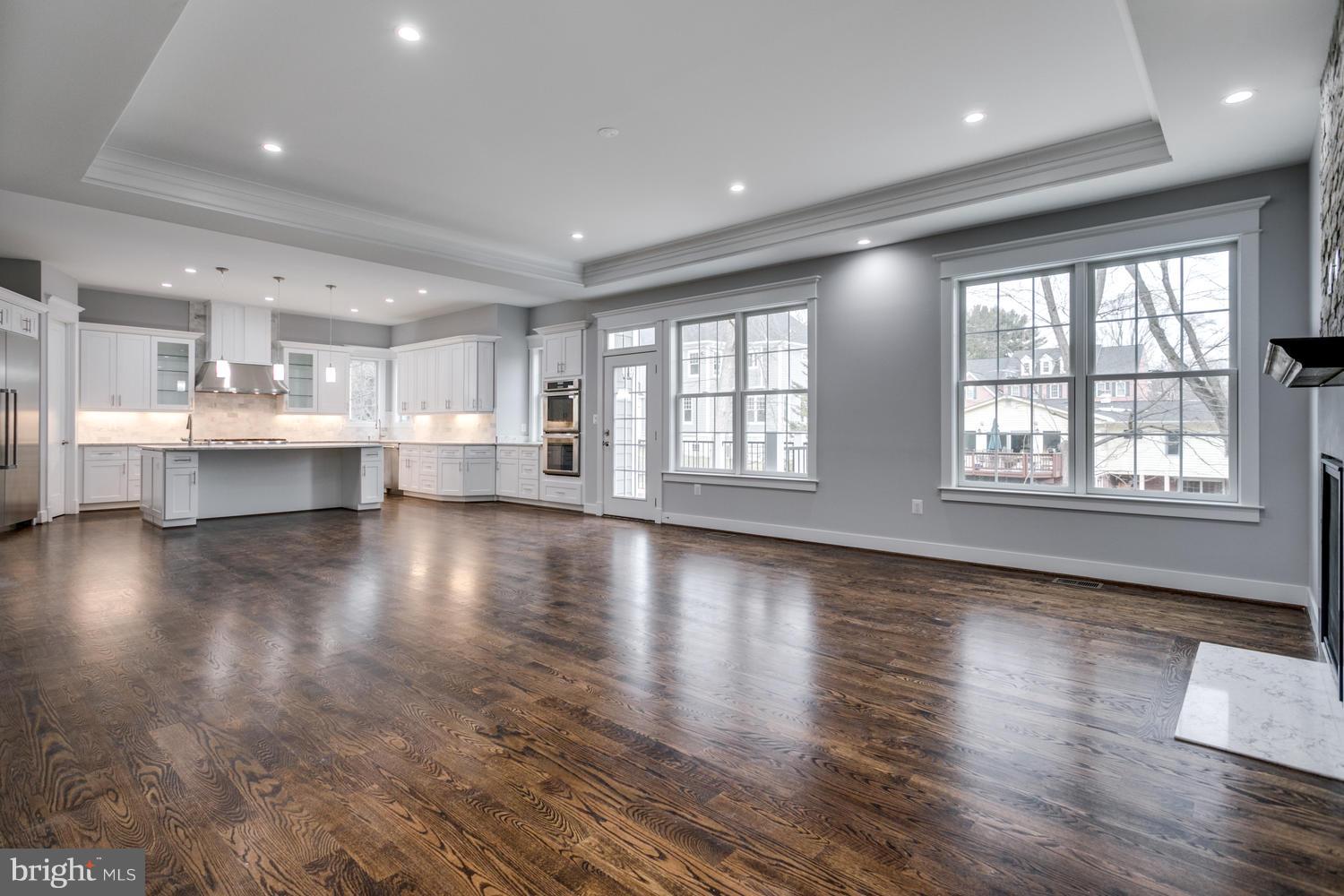 LANGLEY MANOR - Residential