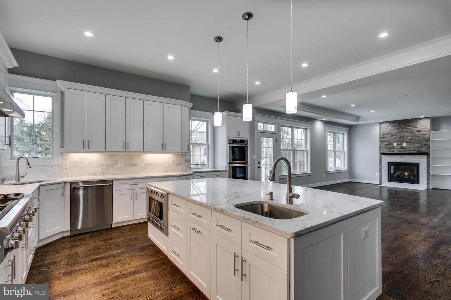 LANGLEY MANOR - Residential