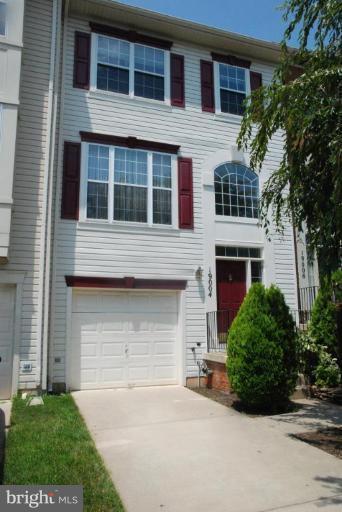 HUGE & IN EXCELLENT WELL CARED CONDITION. THIS ONE HAS A TWO STORY LIGHT FILLED (PALLADIAN WINDOW)FOYER. NEW PAINTING.  VERY DRAMATIC. CATHEDRAL CEILINGS ON SECOND LEVEL HINGE ALL THREE BEDROOMS. STAIRCASE FOYER ANOTHER DRAMATIC SPACE. HDWD FLRS. 2 FULL BATH 2 HALF BA. DOUBLE DECK GARAGE. NEW GRANITE COUNTER TOP. . Credit score 700+, great employment and rental history.