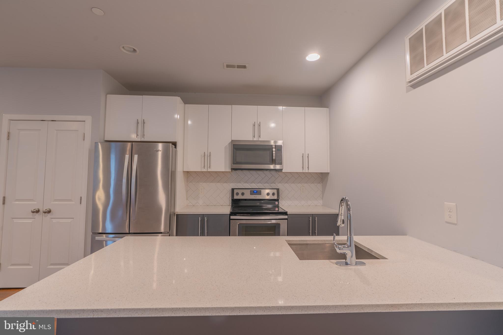 OLDE KENSINGTON - Residential Lease