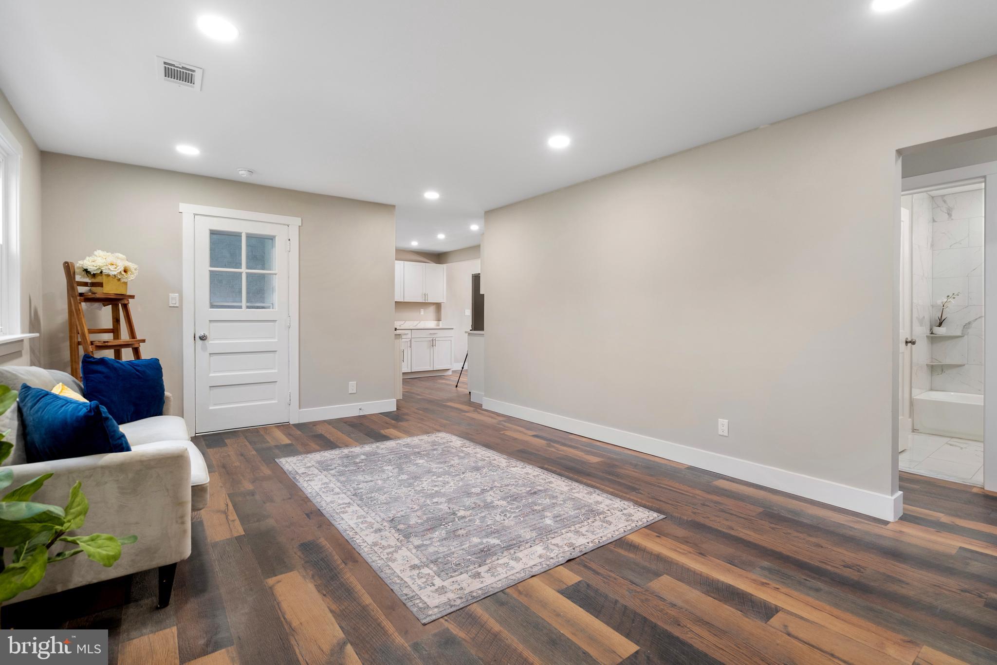 HORSE SHOE ROAD - Residential