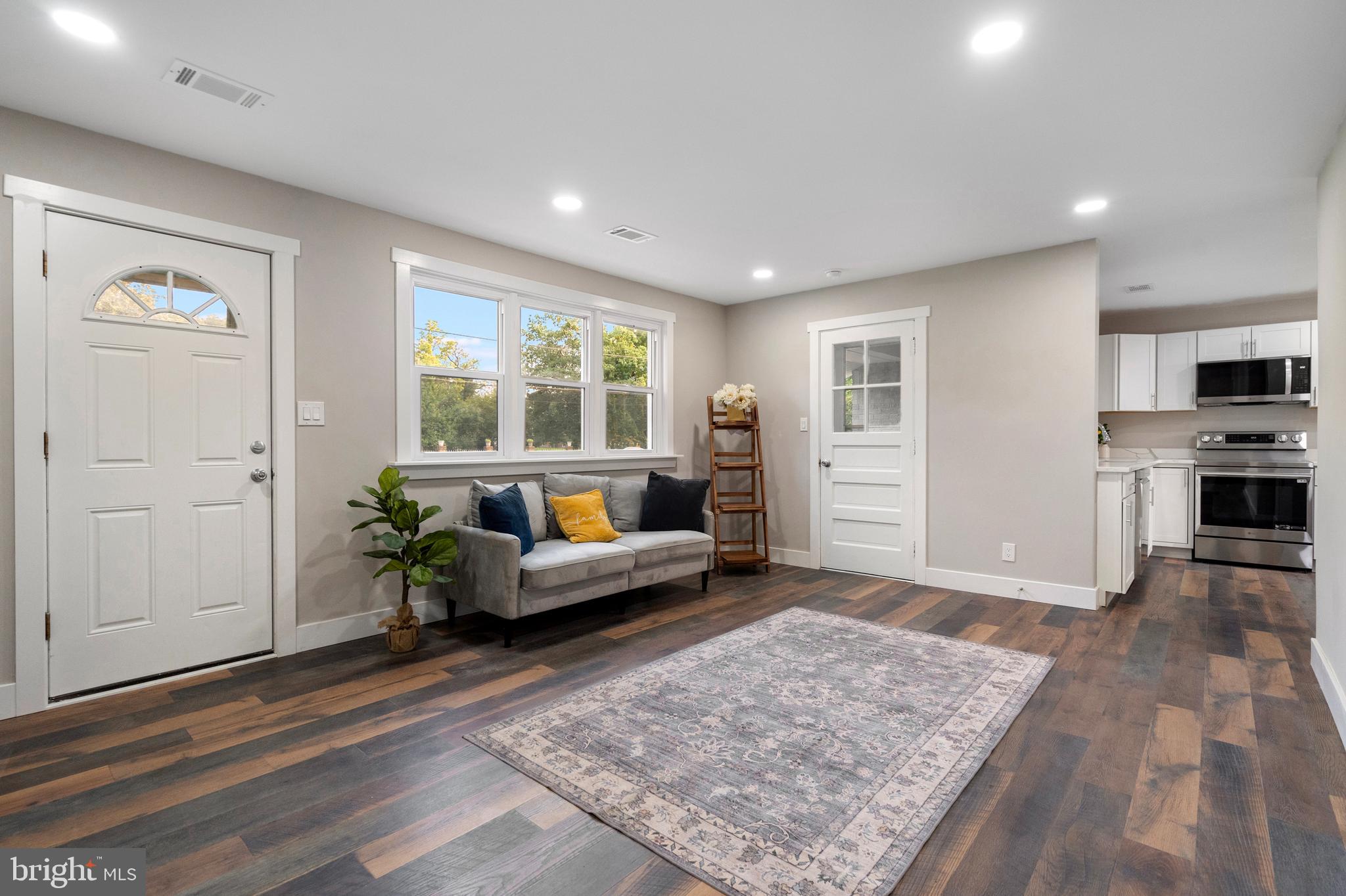 HORSE SHOE ROAD - Residential