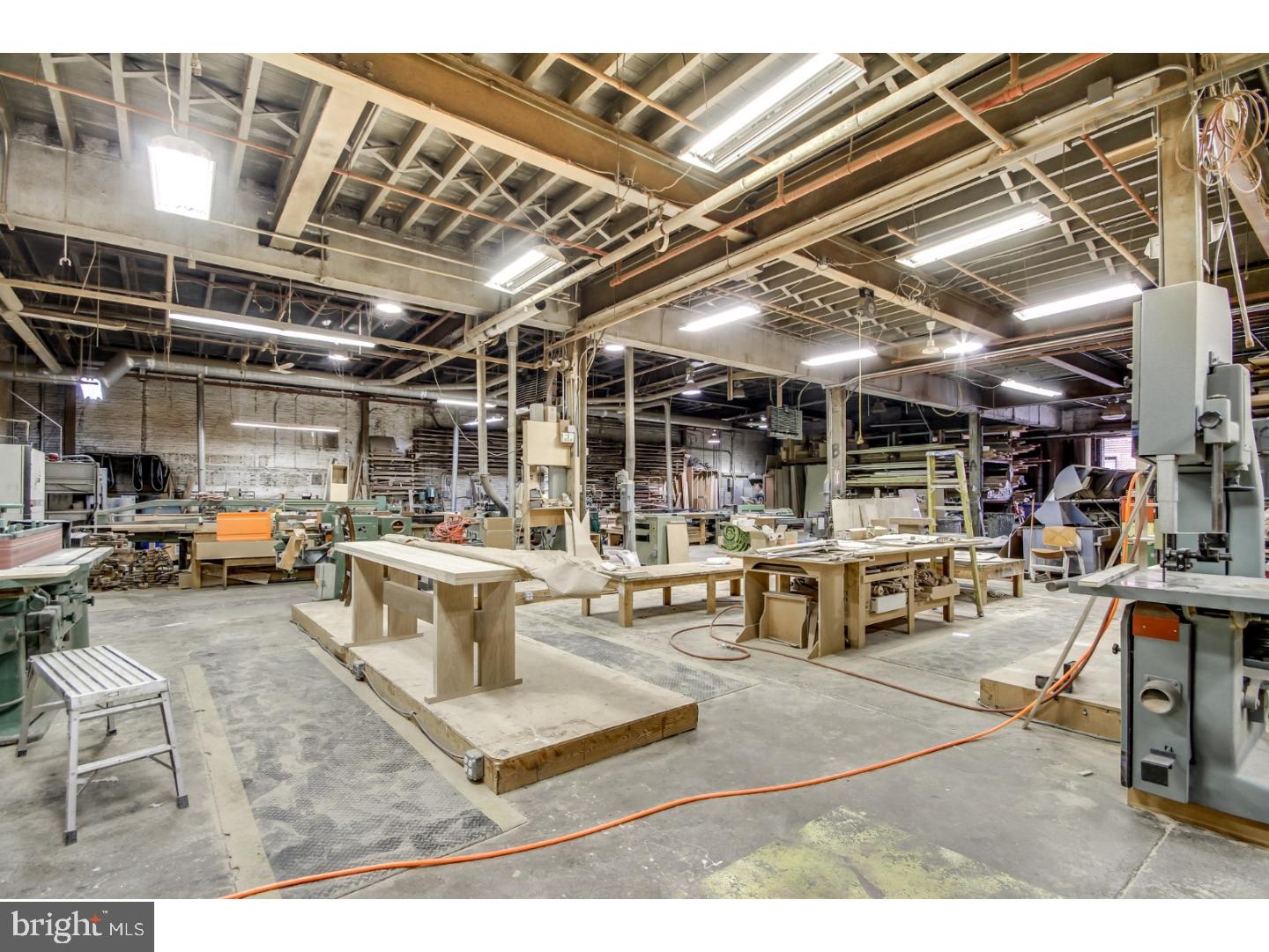 KENSINGTON - Commercial Sale