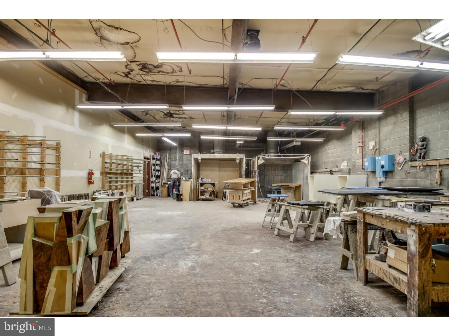 KENSINGTON - Commercial Sale