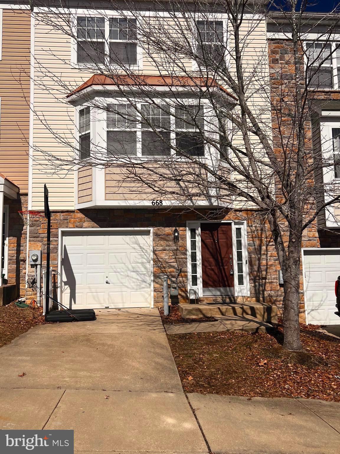 OAK TREE LANDING - Residential Lease