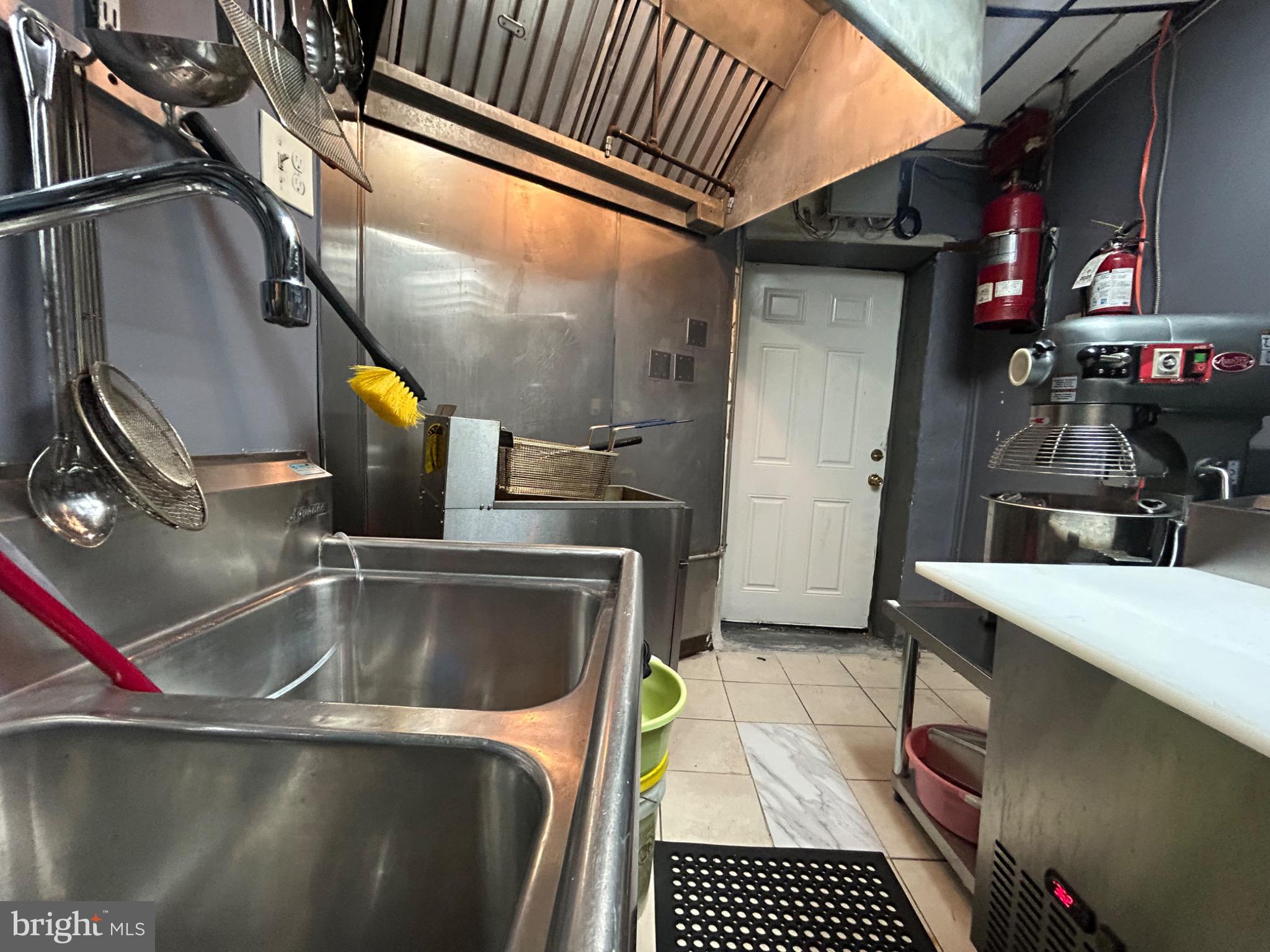 EAST OAK LANE - Business Opportunity