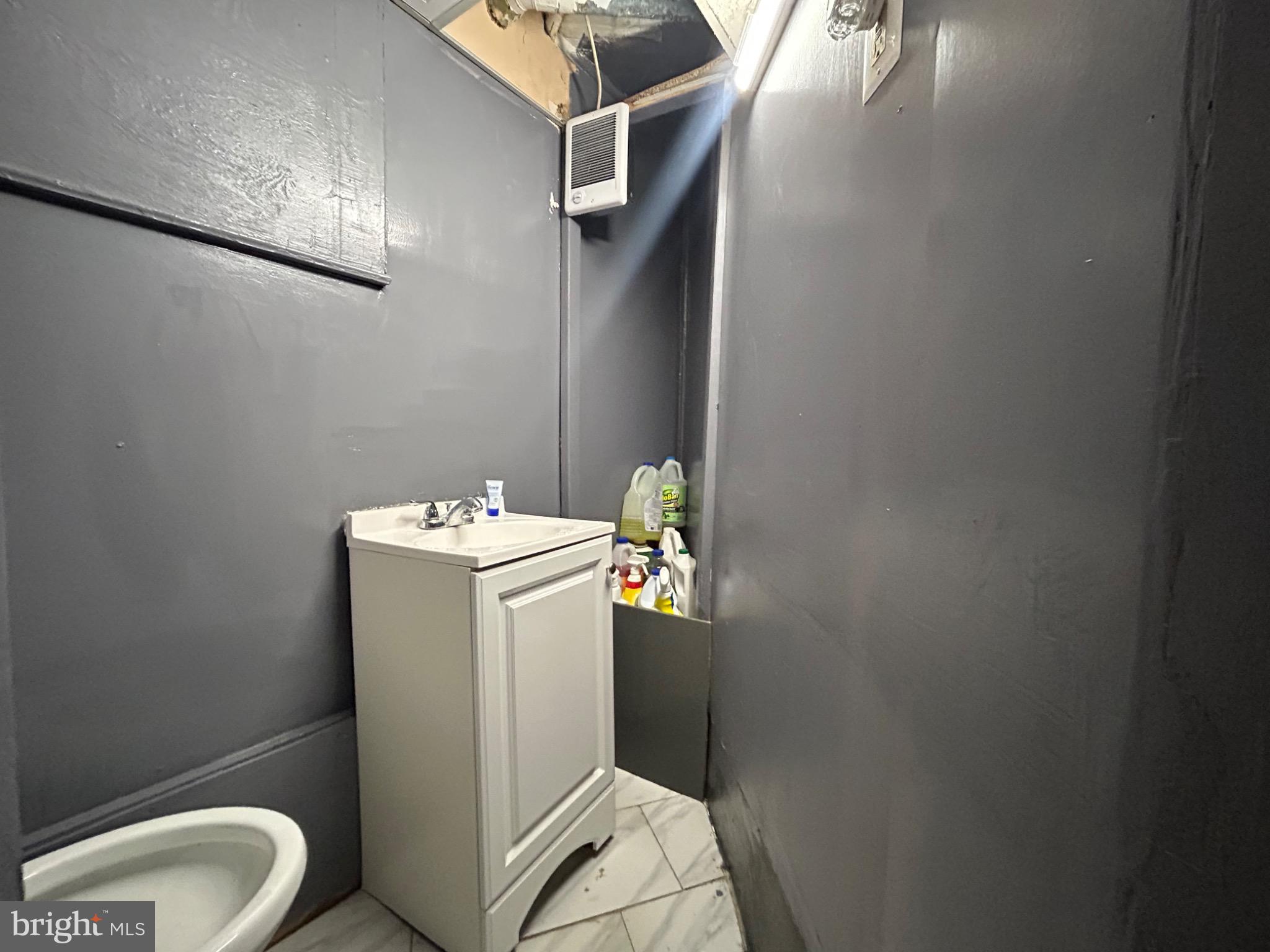 EAST OAK LANE - Business Opportunity
