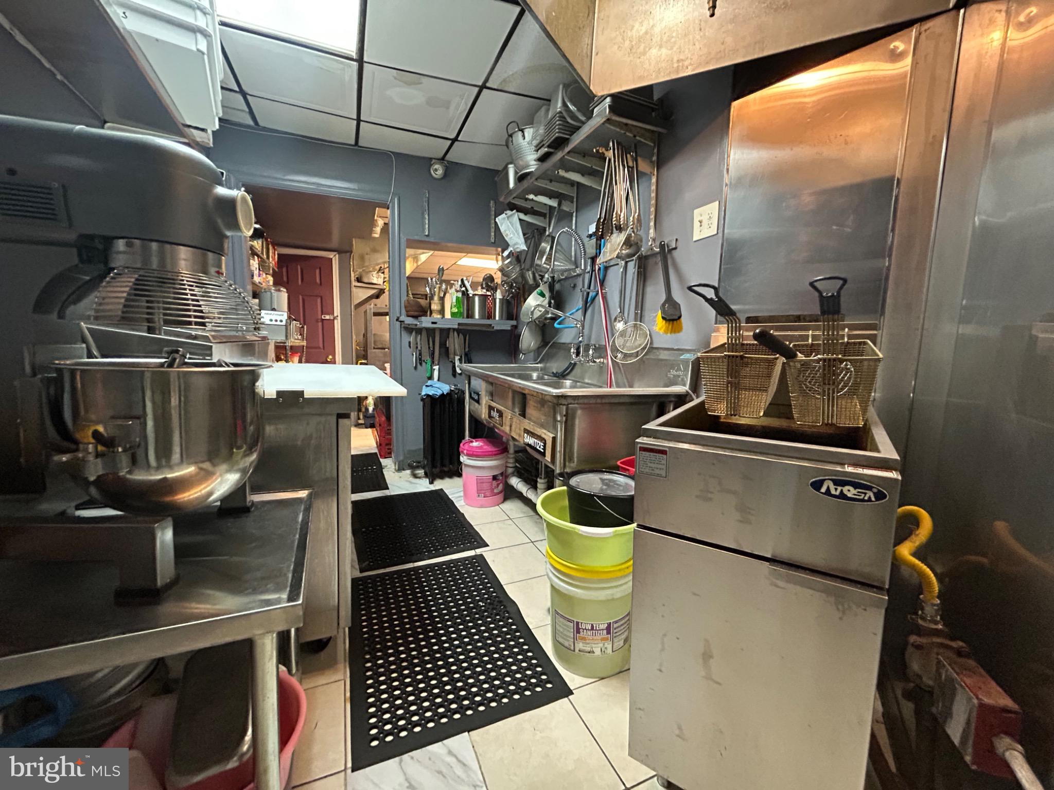 EAST OAK LANE - Business Opportunity