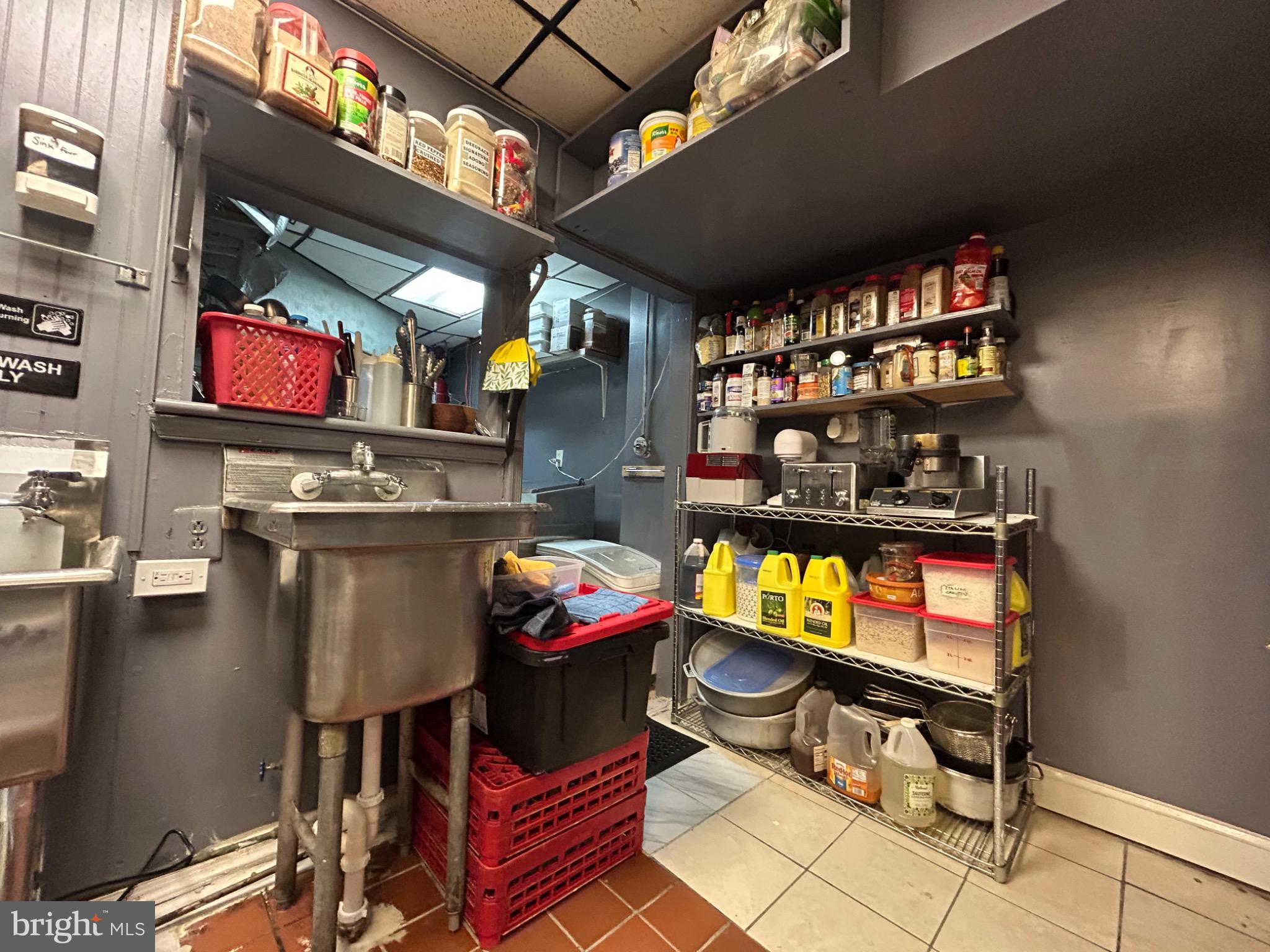 EAST OAK LANE - Business Opportunity