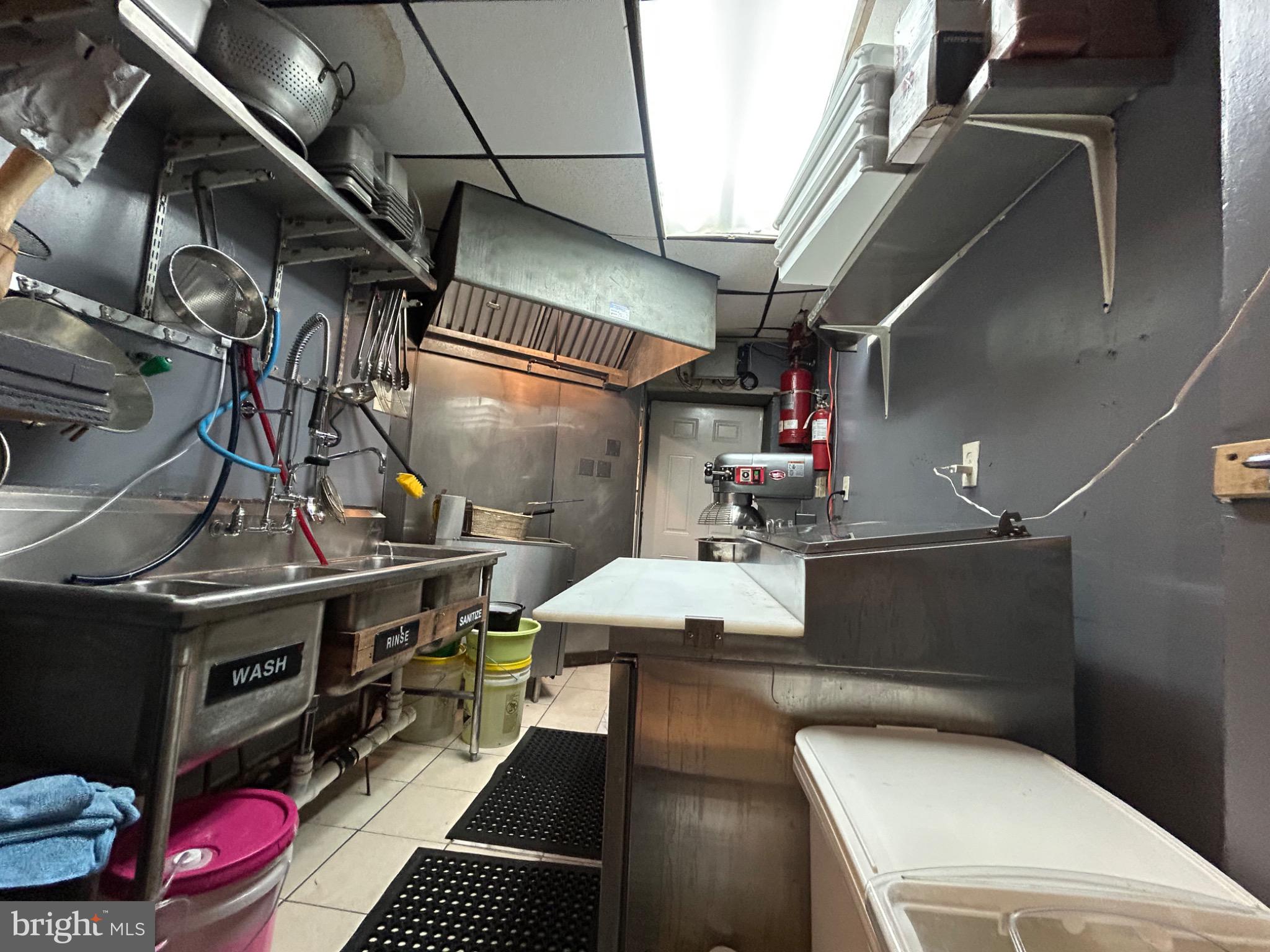 EAST OAK LANE - Business Opportunity