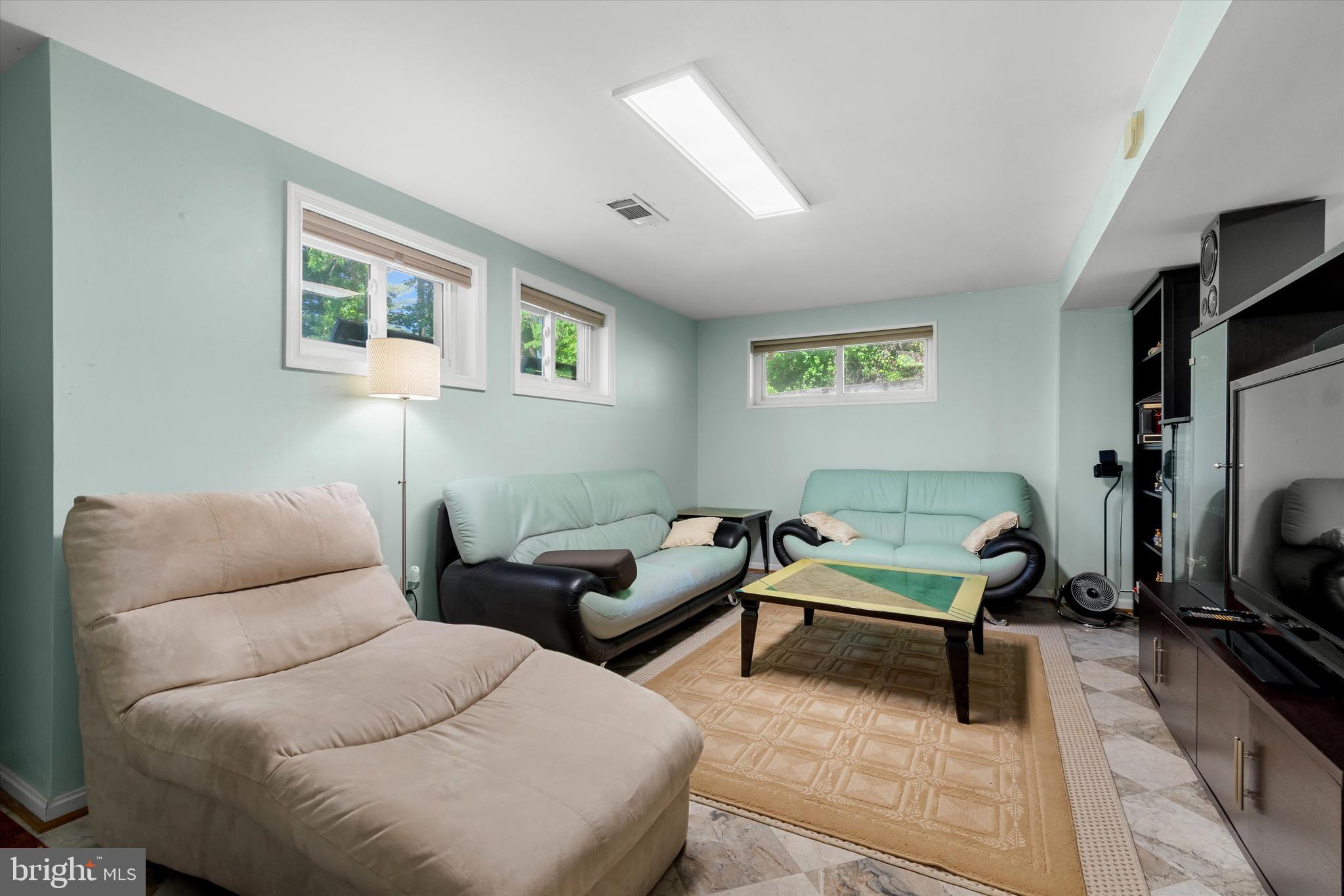 WEST SPRINGFIELD VILLAGE - Residential