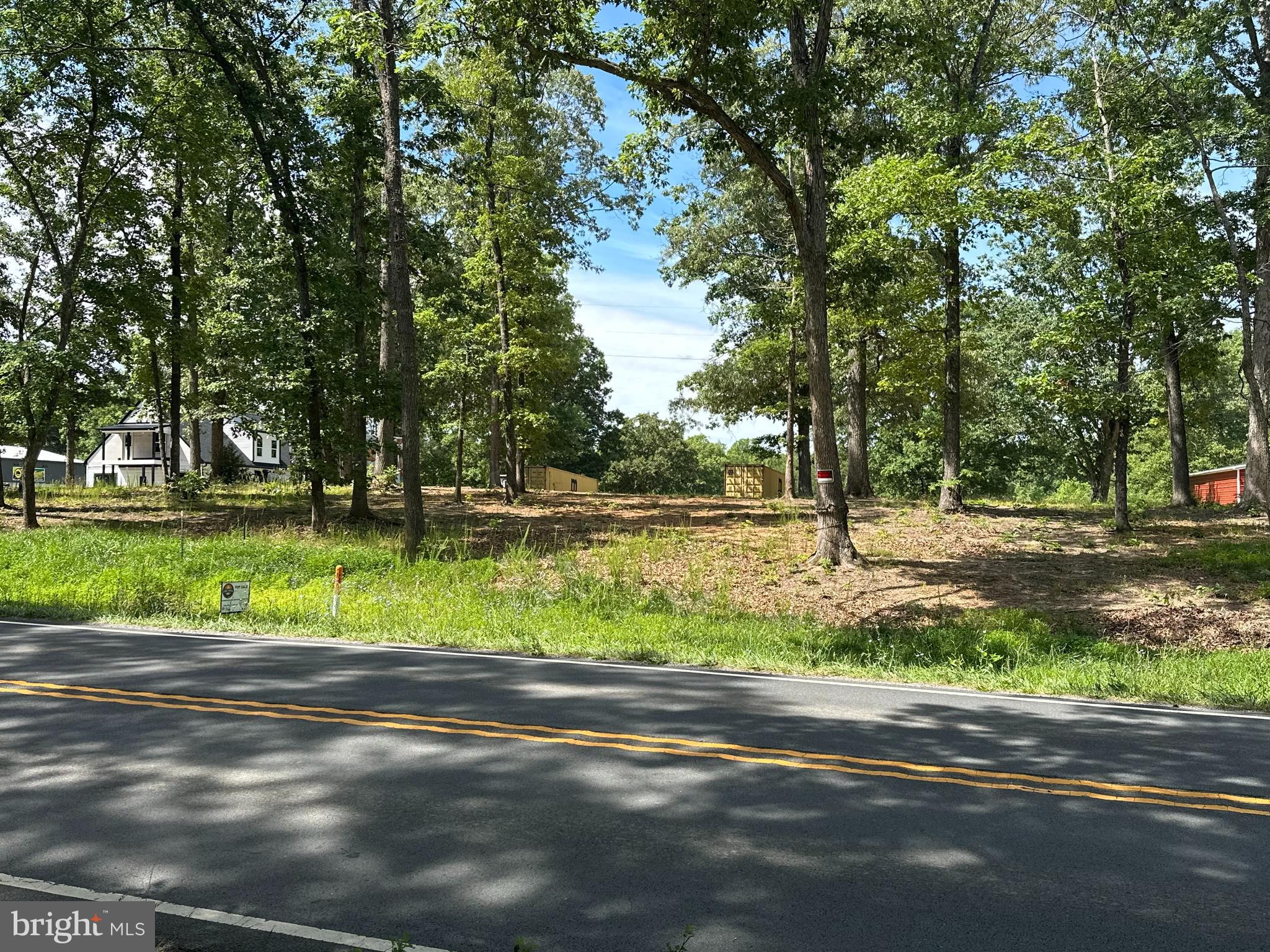 Prime commercial opportunity near Lake Anna! This 1+ acre commercial lot offers valuable road frontage in a growing area with excellent visibility and easy access. Ideally located near Lake Anna, this property benefits from steady traffic generated by both year-round residents and seasonal visitors.
Don't miss the chance to secure a commercial property in the thriving Lake Anna area and bring your business vision to life!