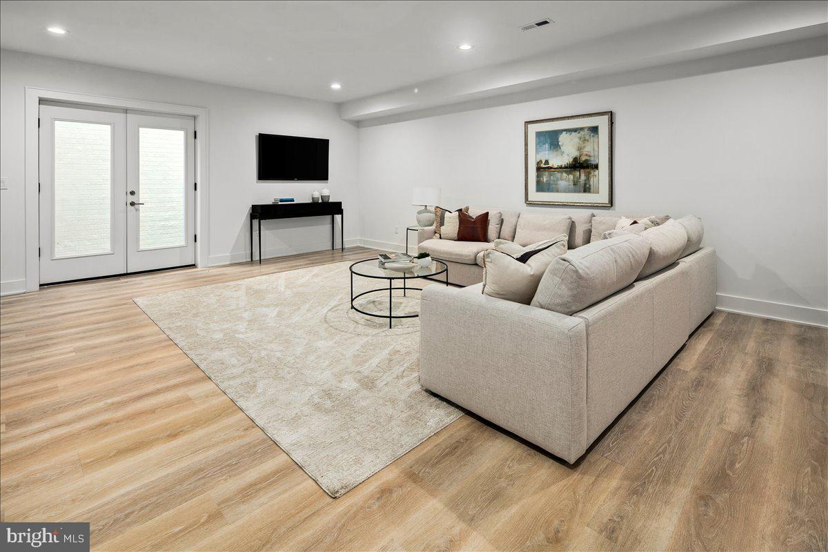 YORKTOWN - Residential