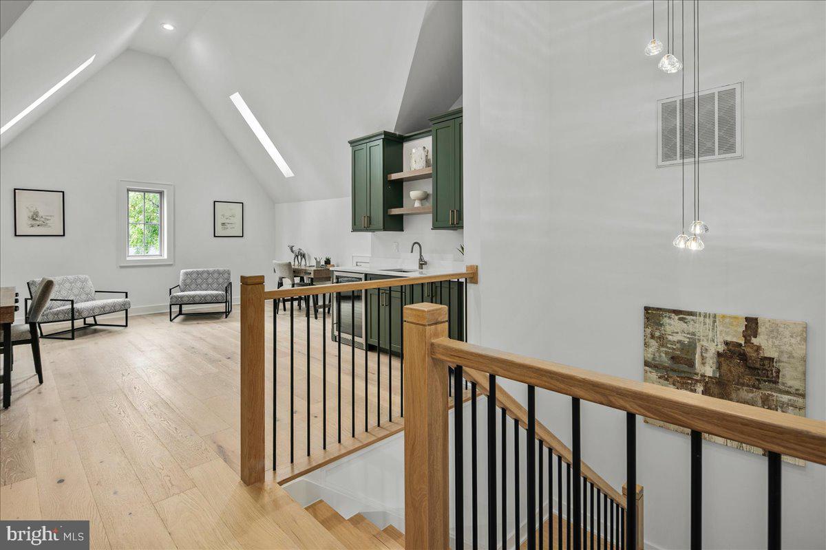 YORKTOWN - Residential