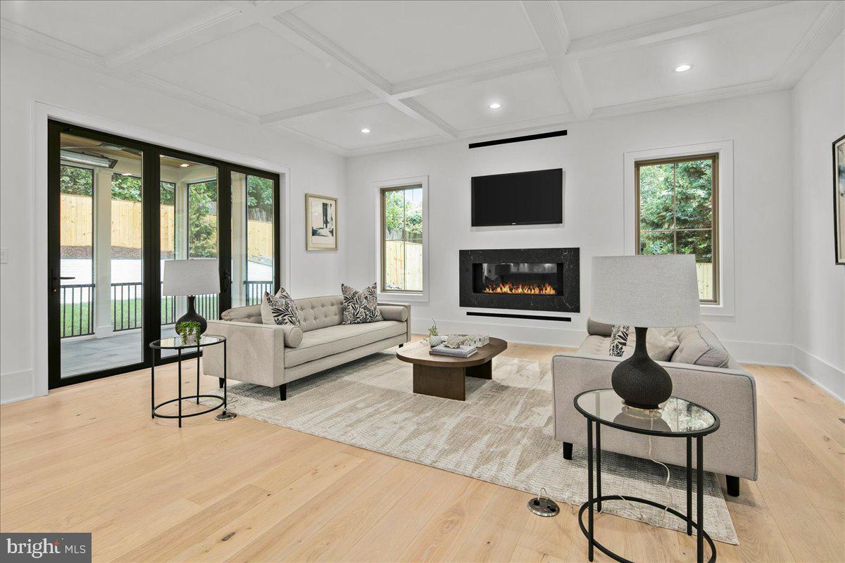 YORKTOWN - Residential
