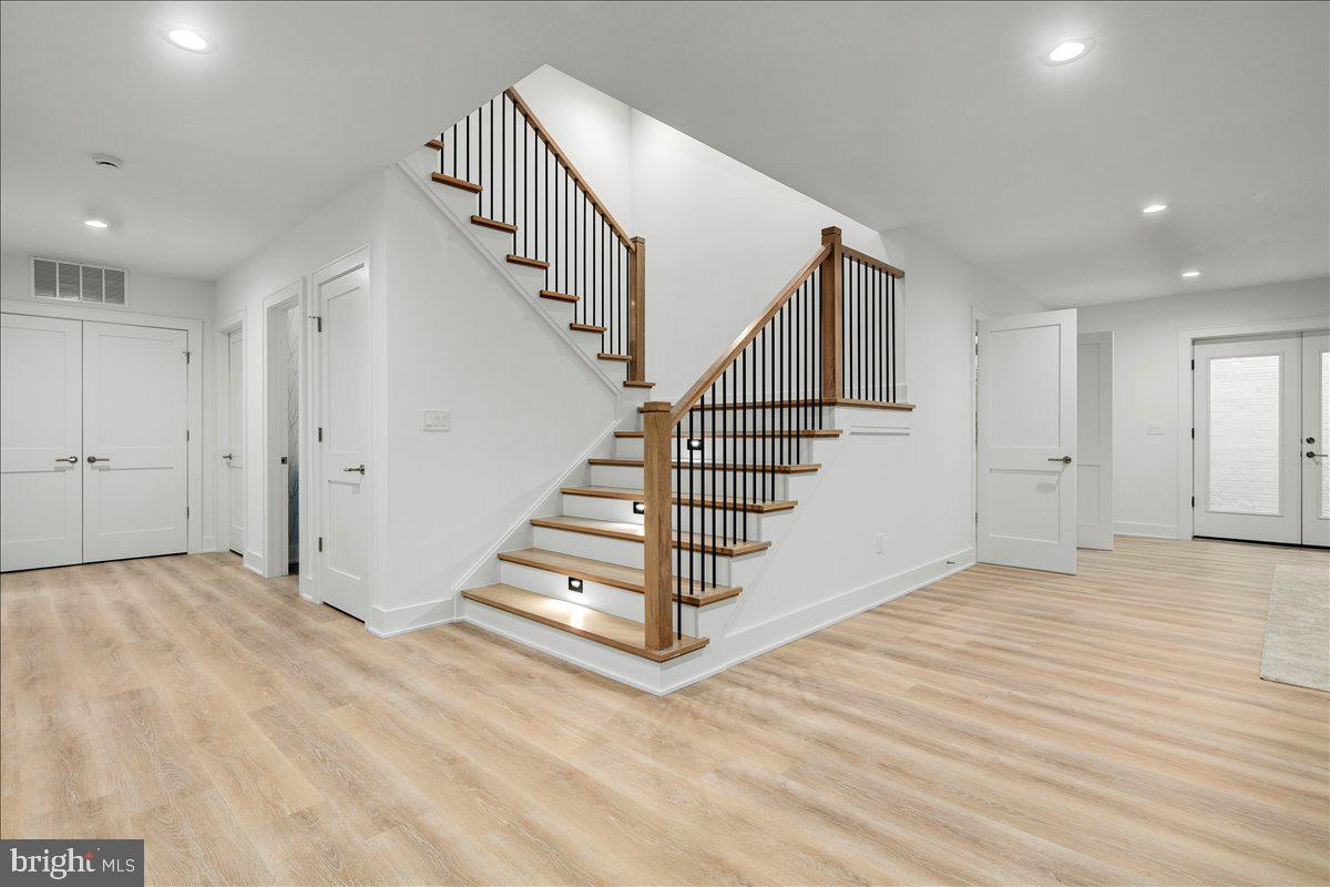 YORKTOWN - Residential