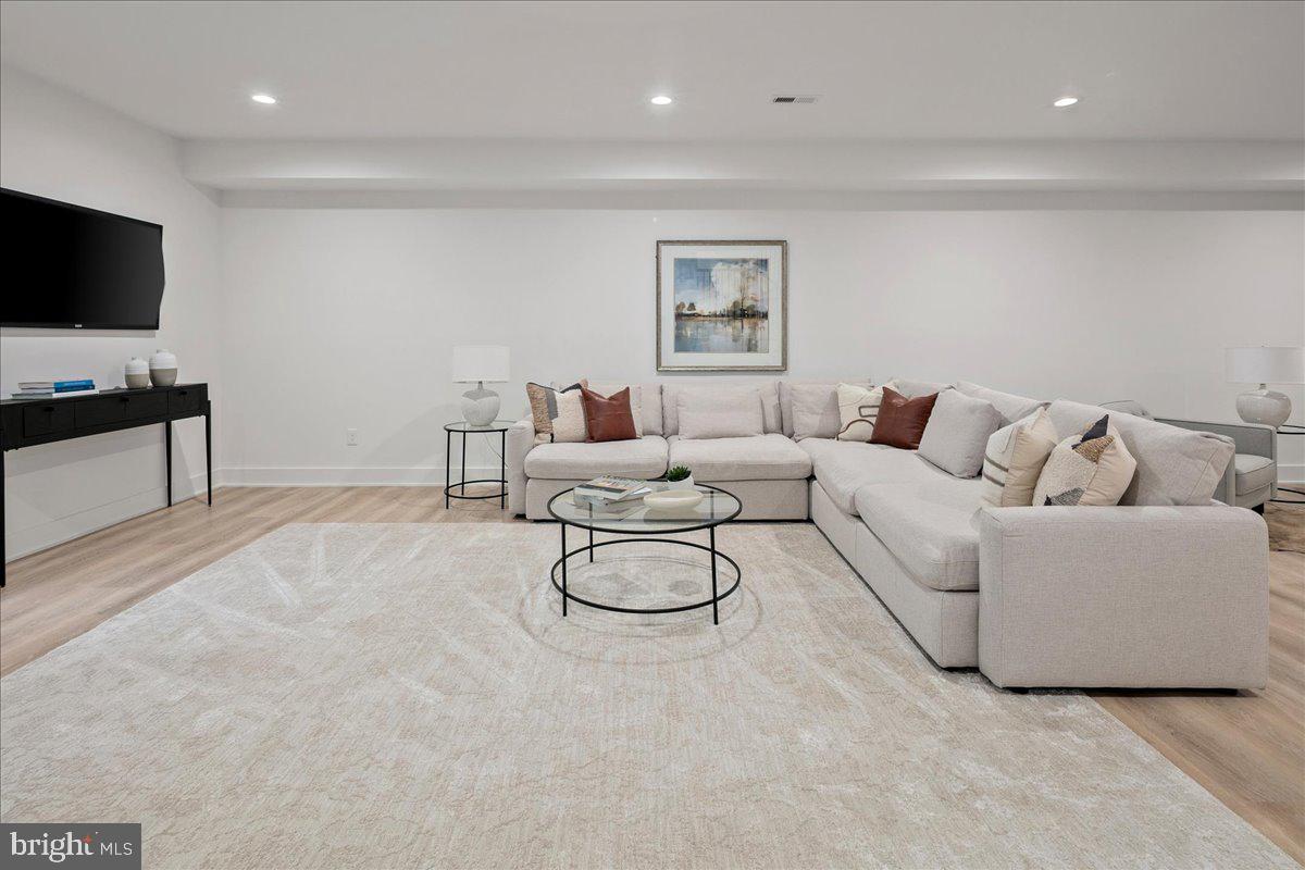 YORKTOWN - Residential