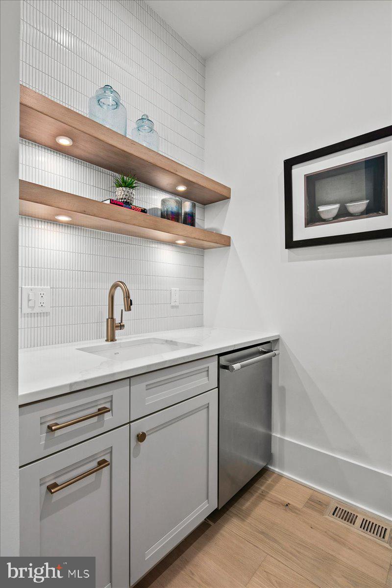 YORKTOWN - Residential