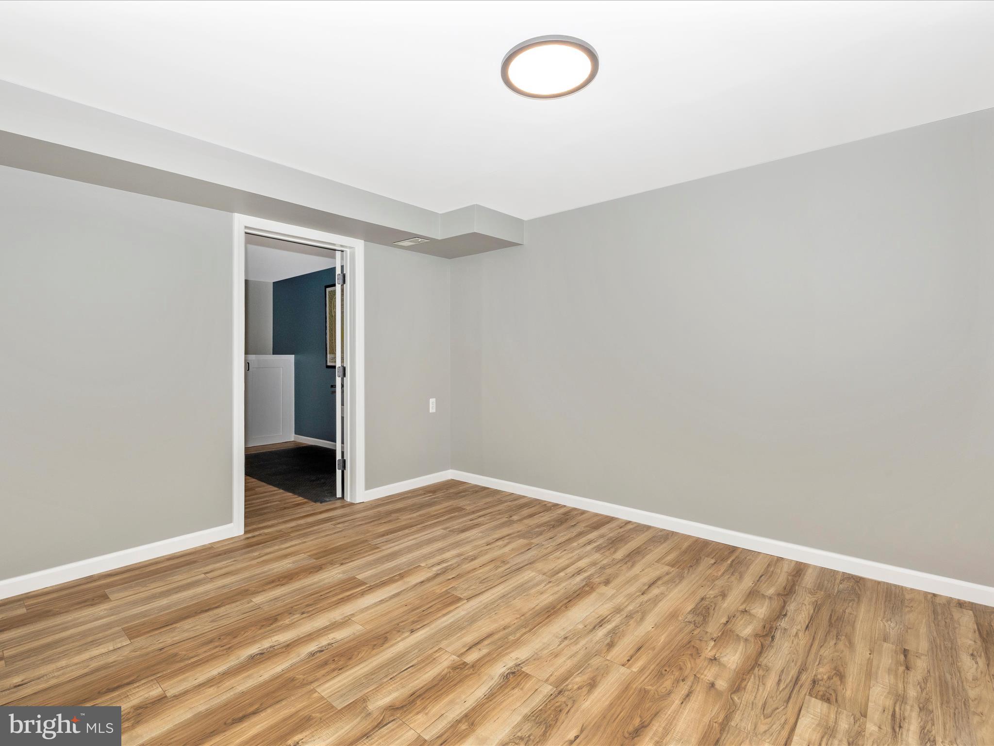 HILLCREST KNOLLS - Residential