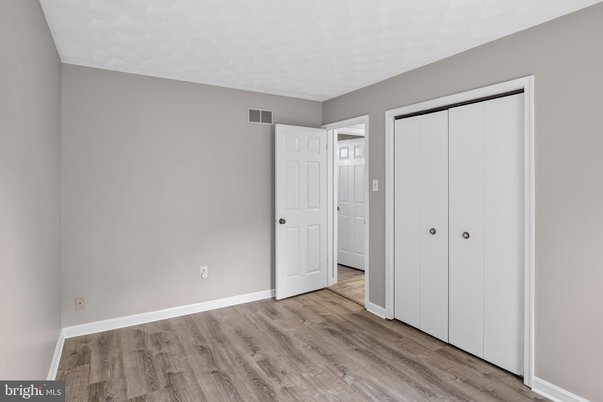 WALNUT HILL - Residential
