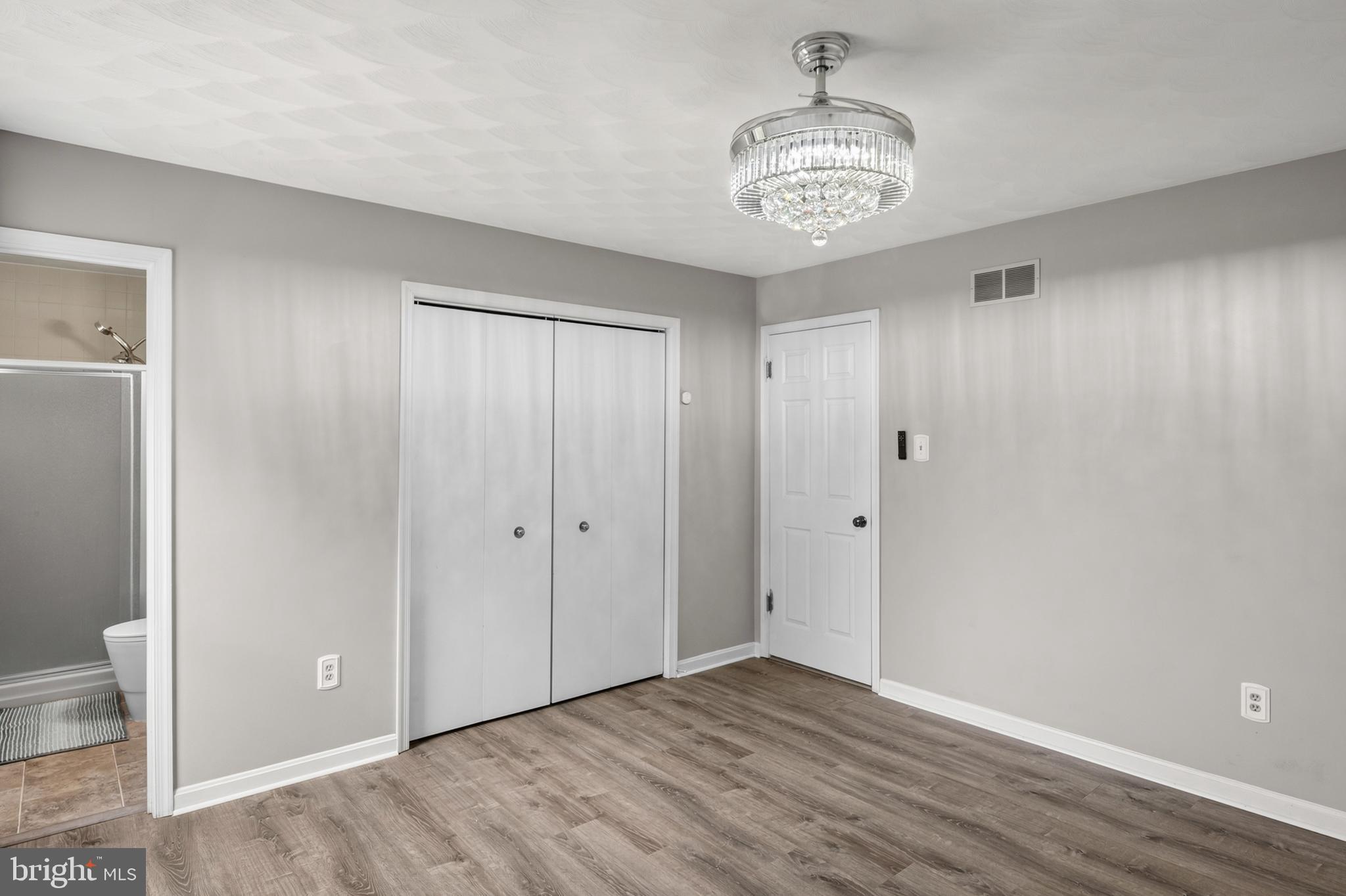 WALNUT HILL - Residential