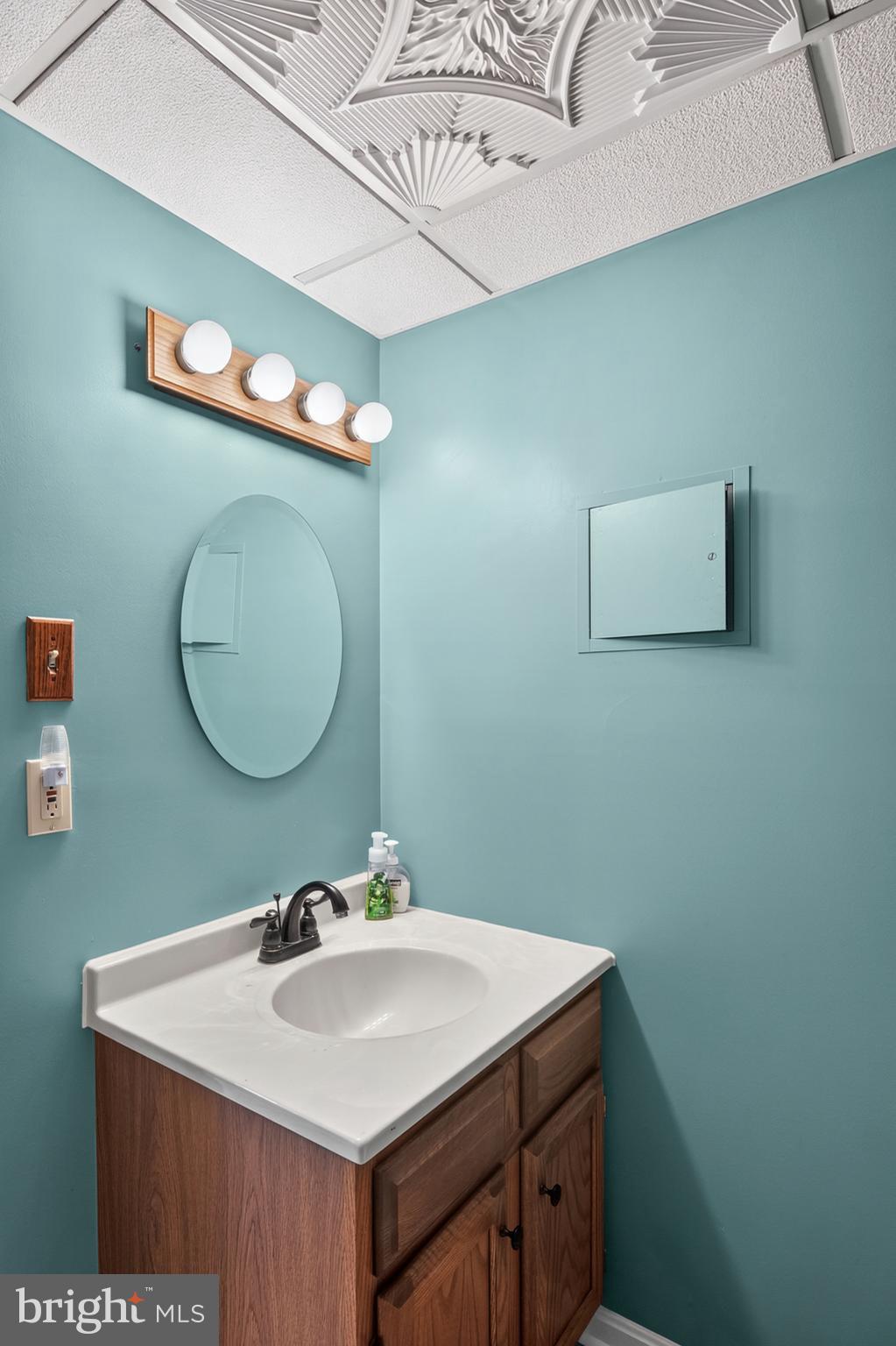 WALNUT HILL - Residential