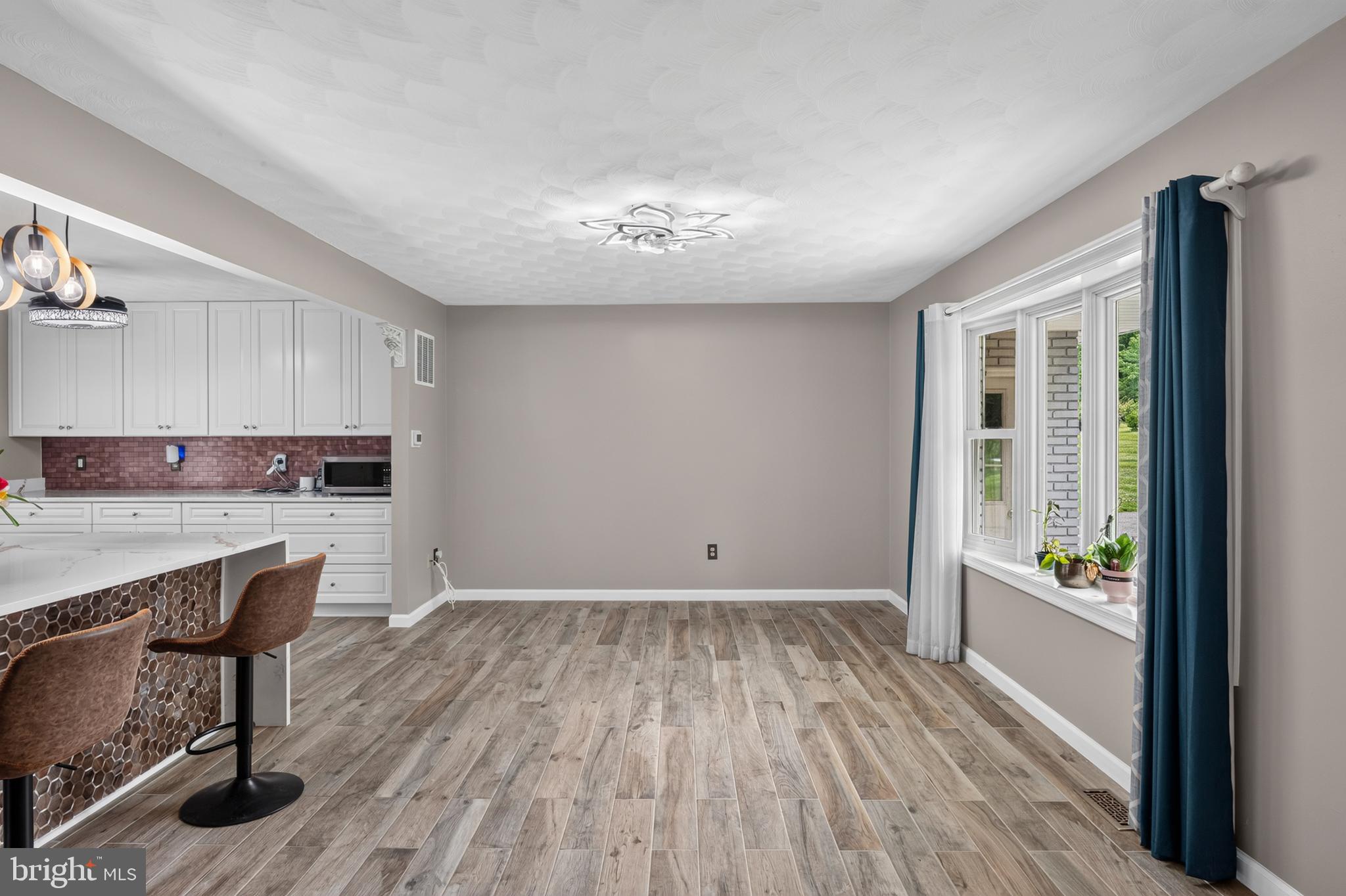 WALNUT HILL - Residential