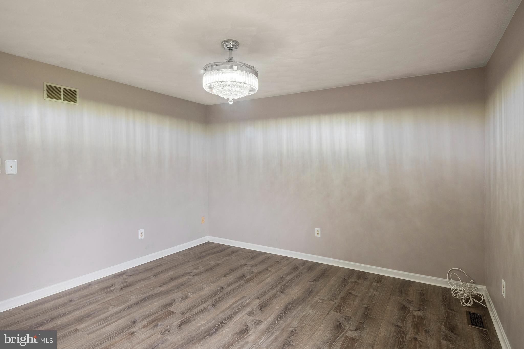 WALNUT HILL - Residential