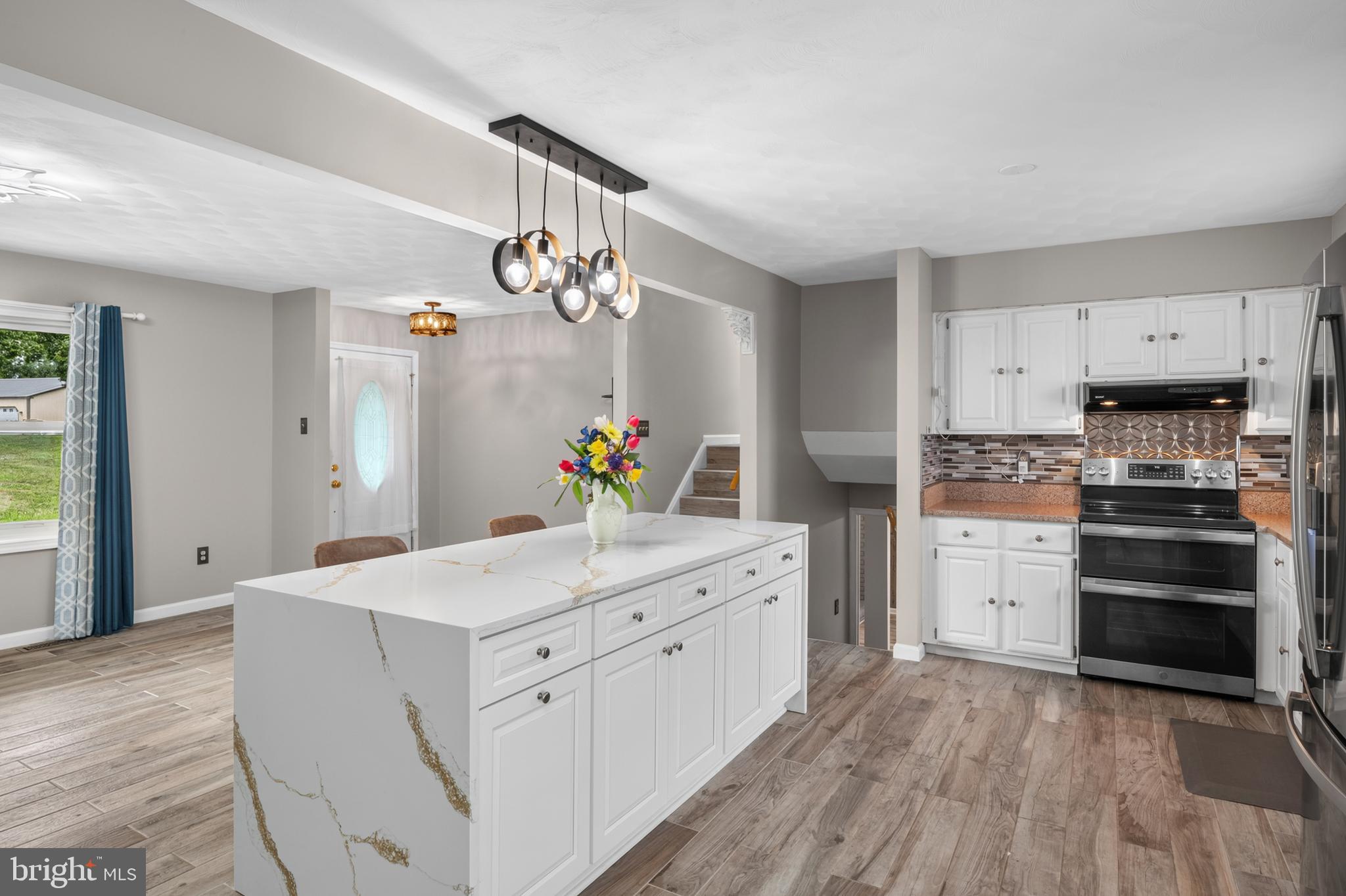 WALNUT HILL - Residential