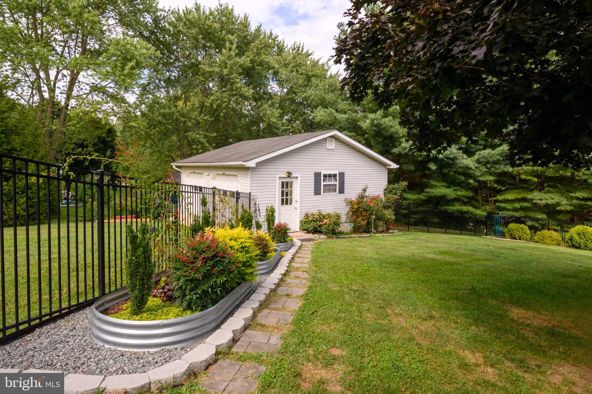 WALNUT HILL - Residential