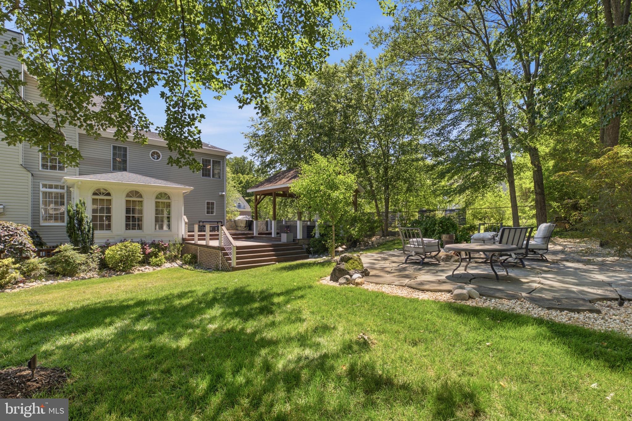 HOLLY PARK - Residential
