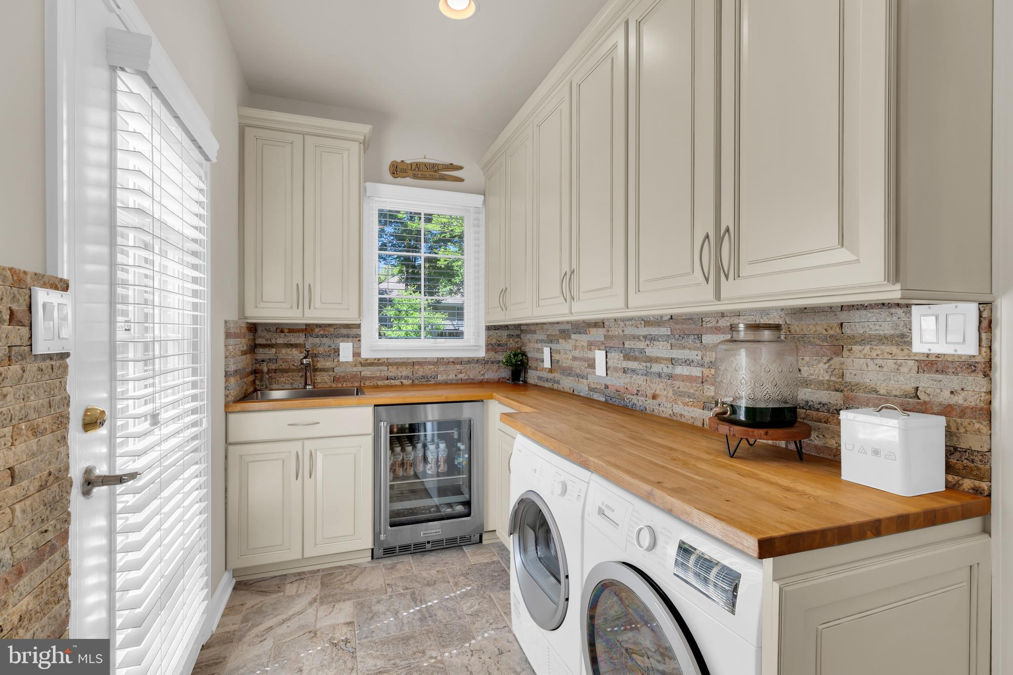HOLLY PARK - Residential