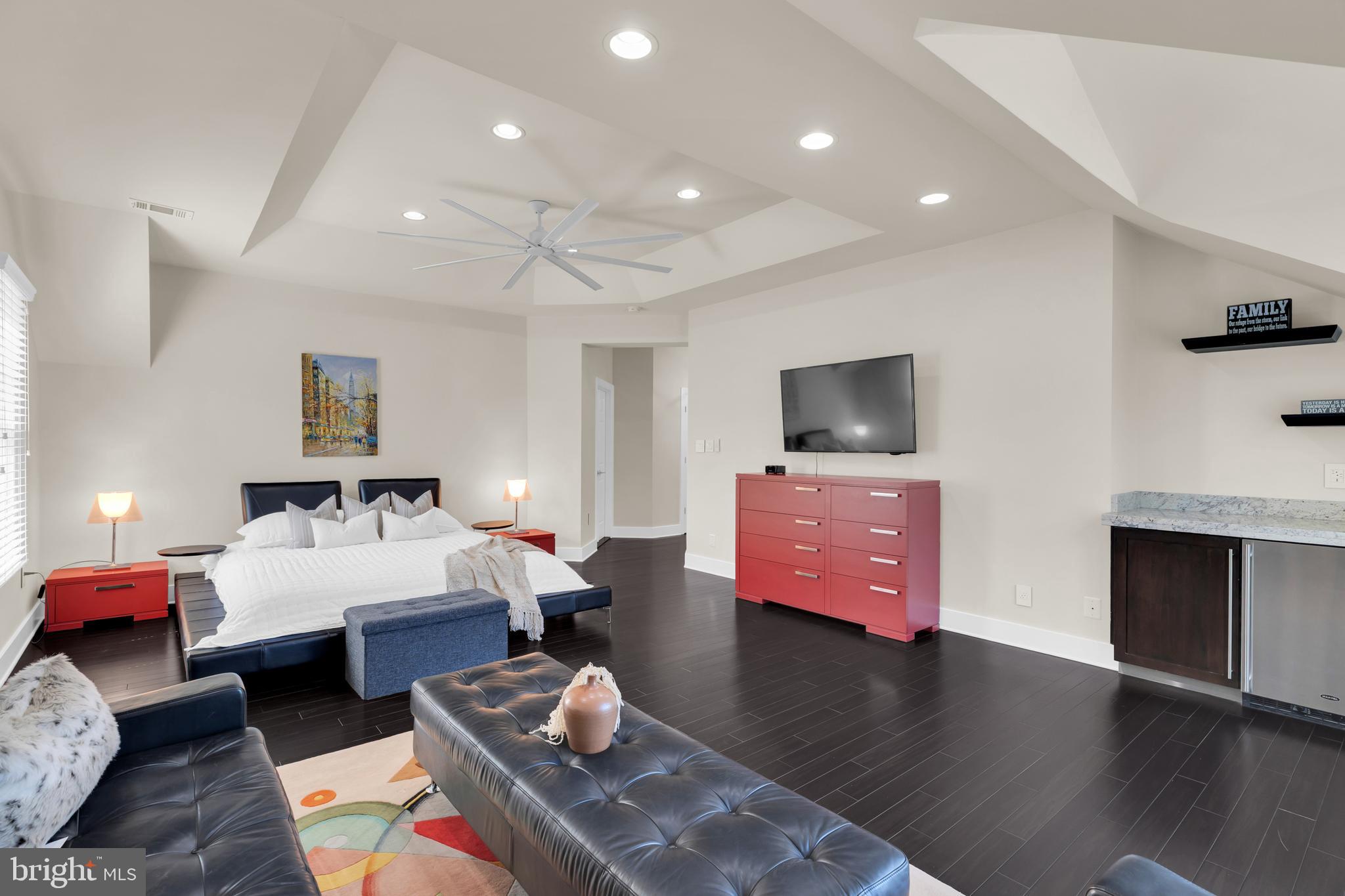 HOLLY PARK - Residential