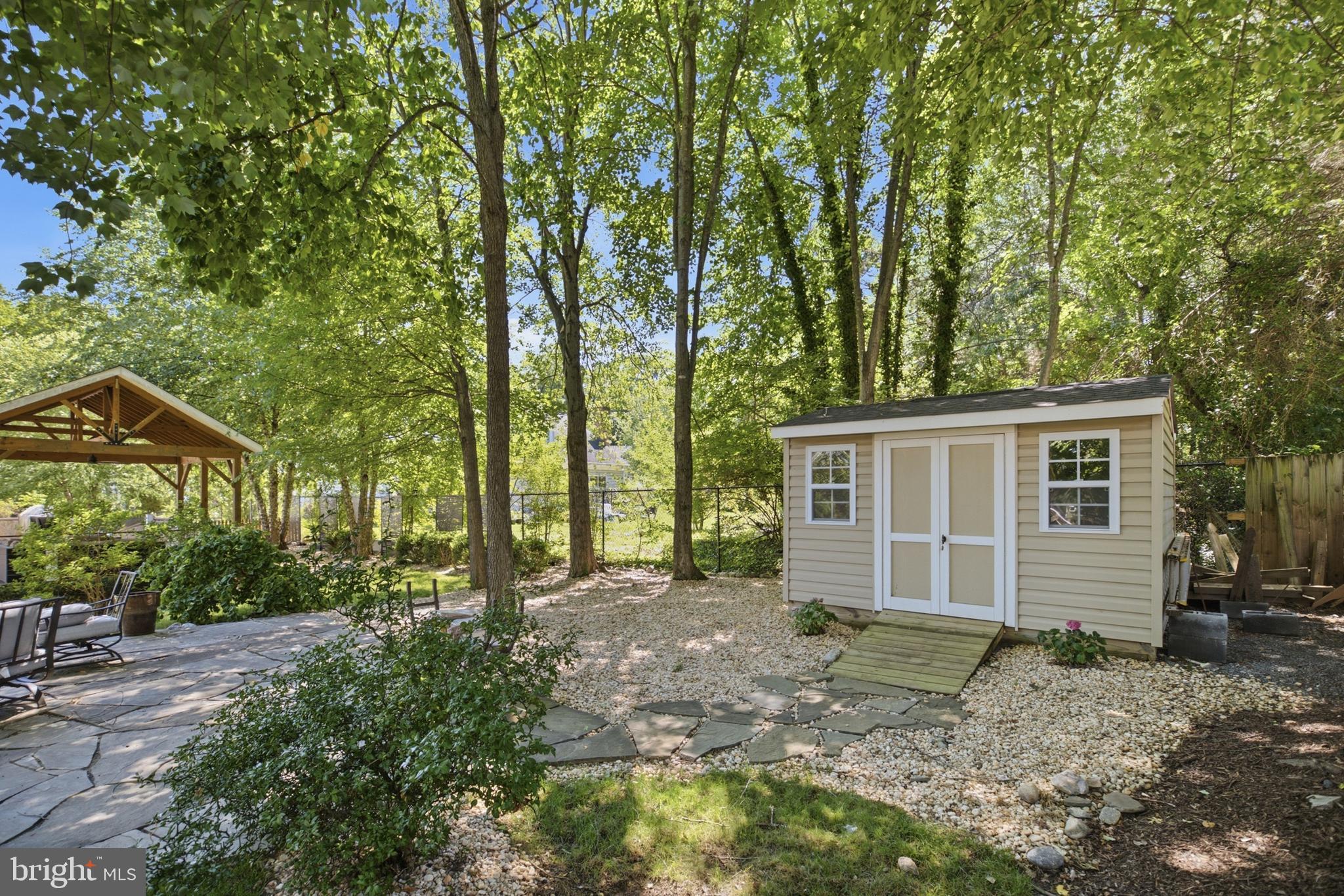 HOLLY PARK - Residential