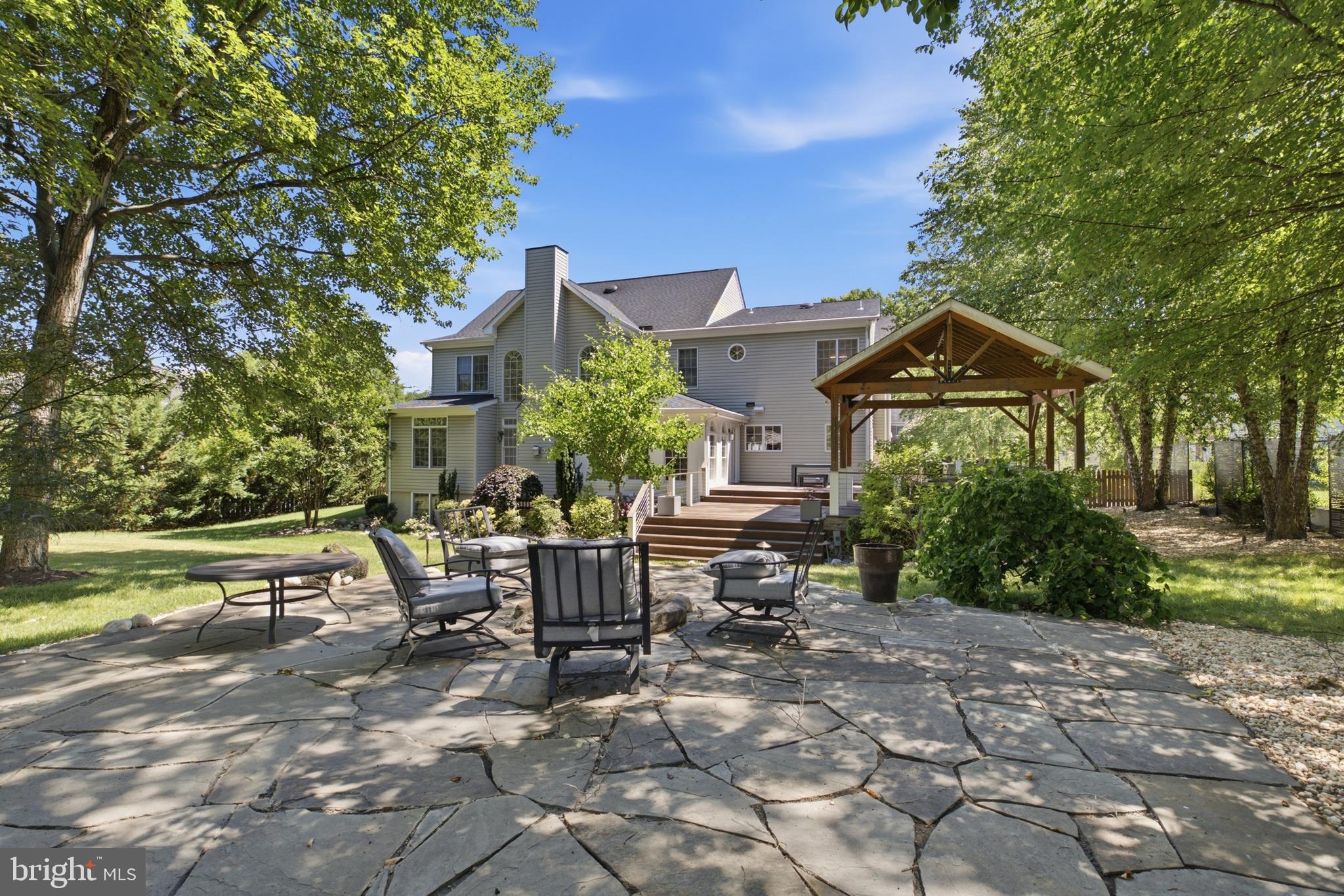HOLLY PARK - Residential