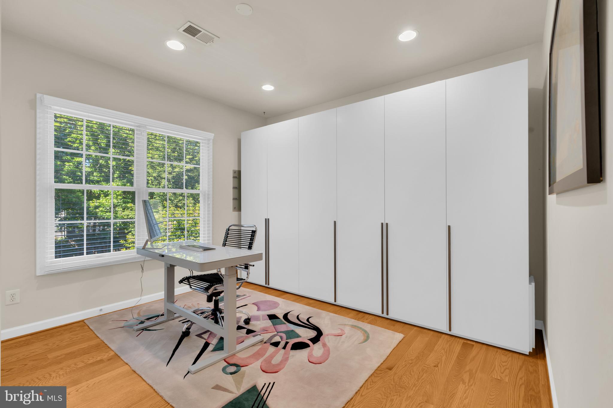 HOLLY PARK - Residential