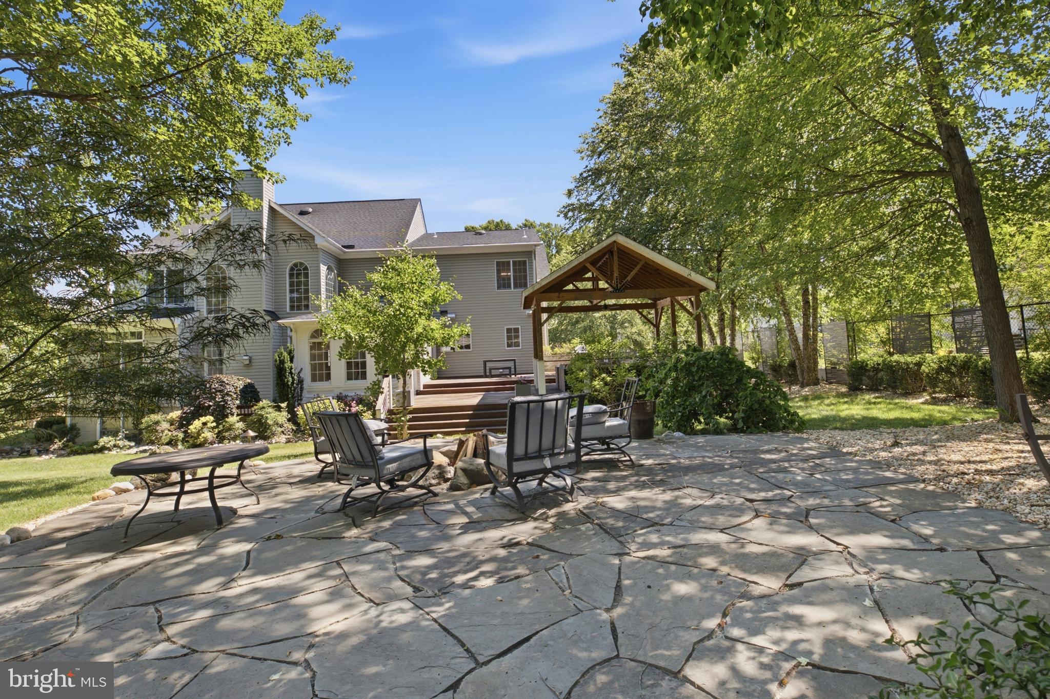HOLLY PARK - Residential