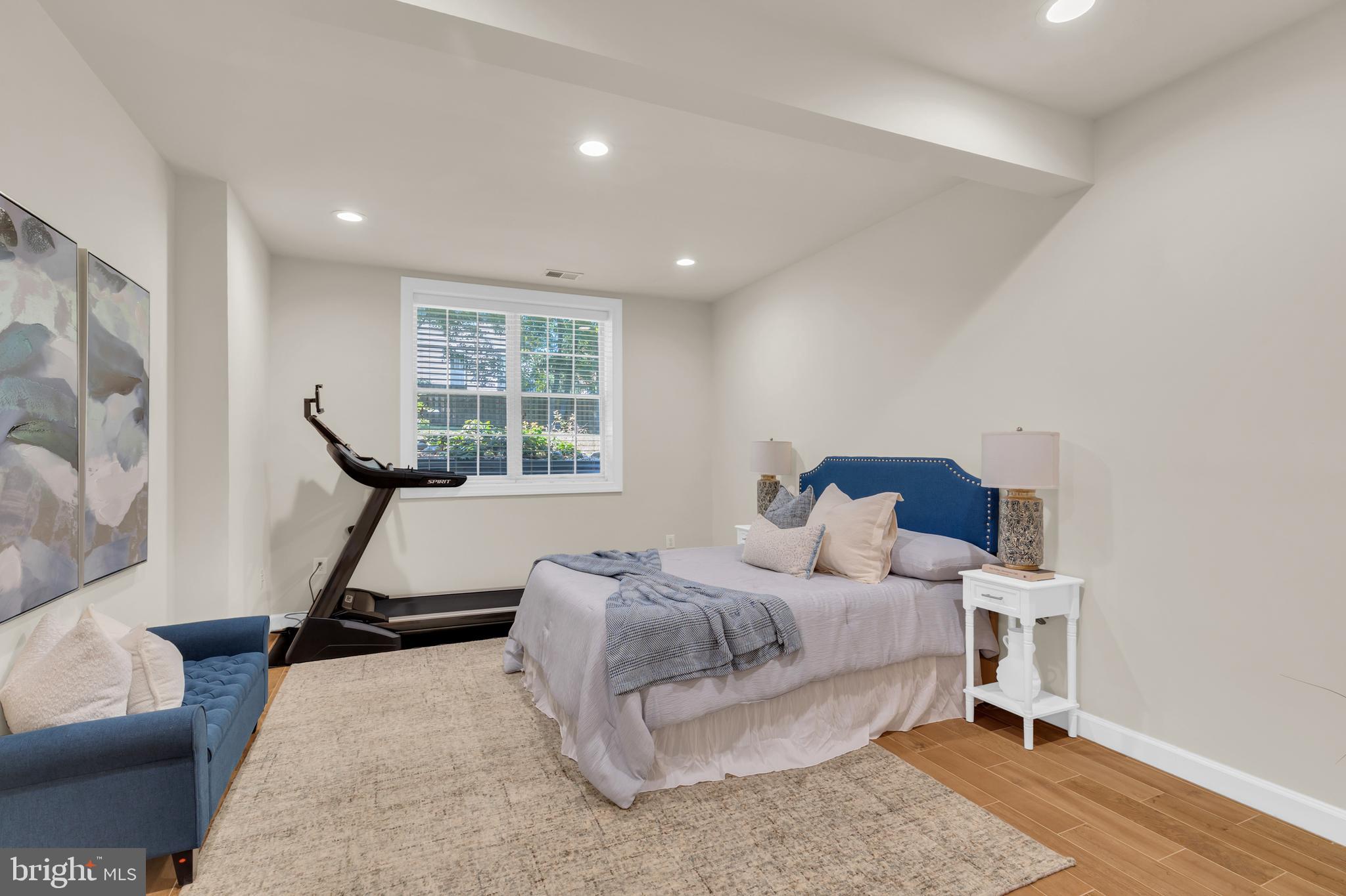 HOLLY PARK - Residential