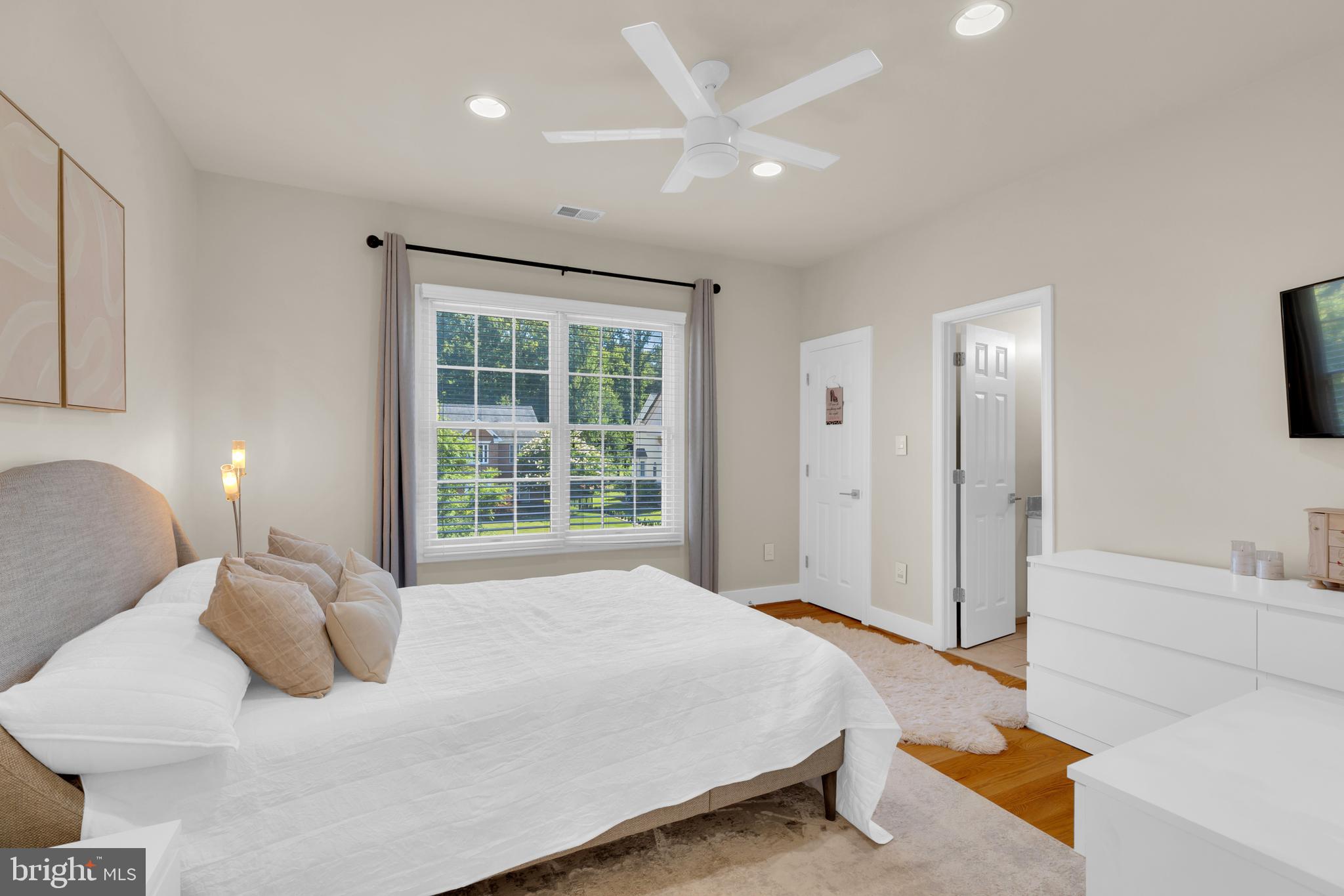 HOLLY PARK - Residential