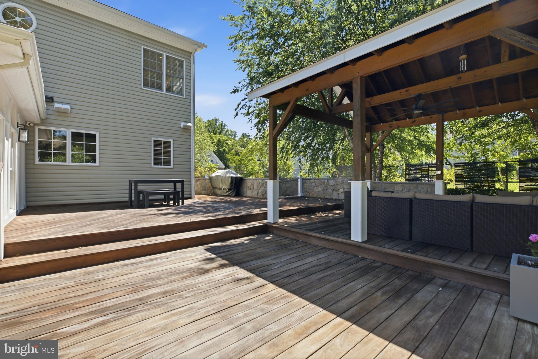 HOLLY PARK - Residential