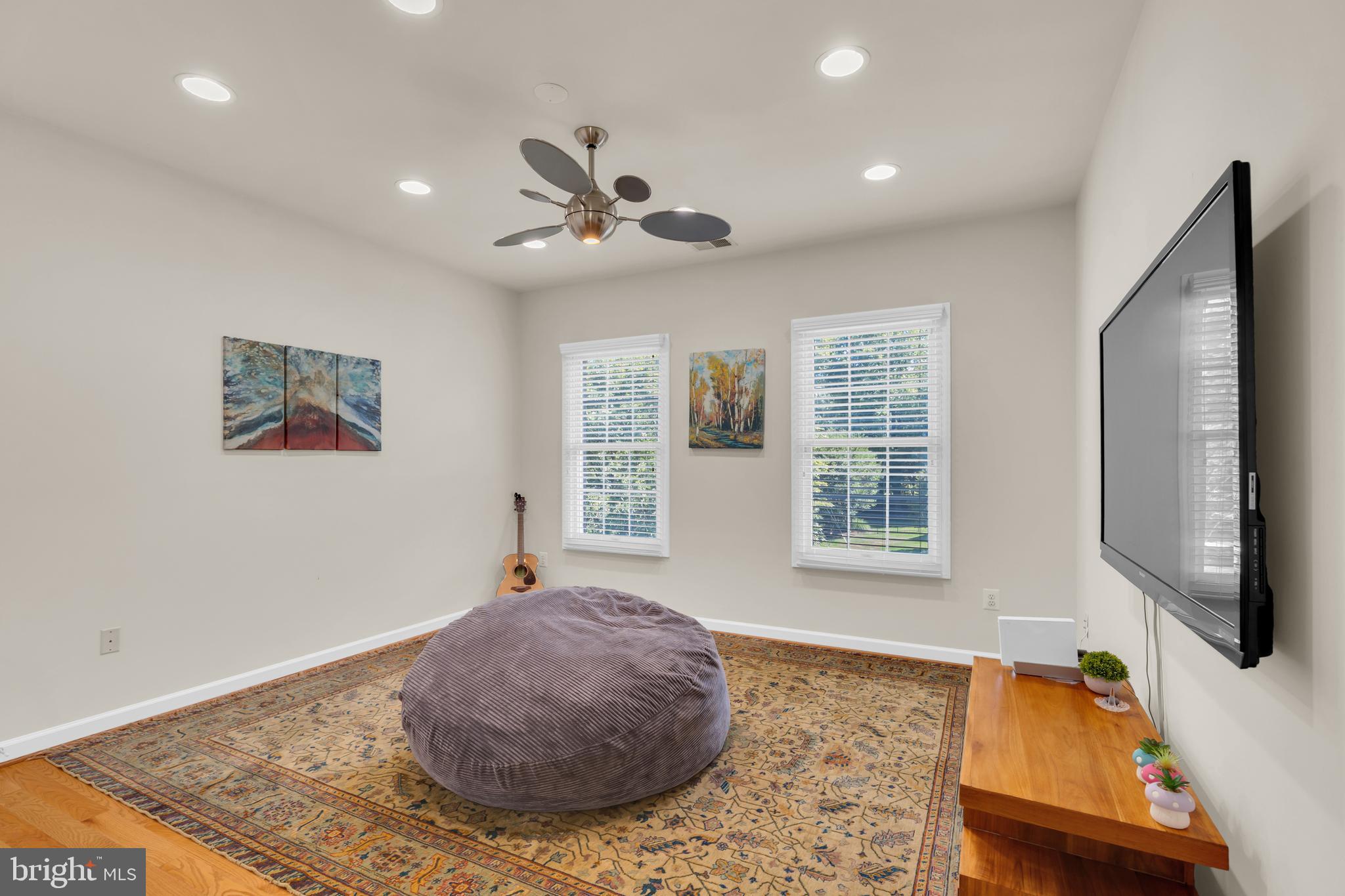 HOLLY PARK - Residential