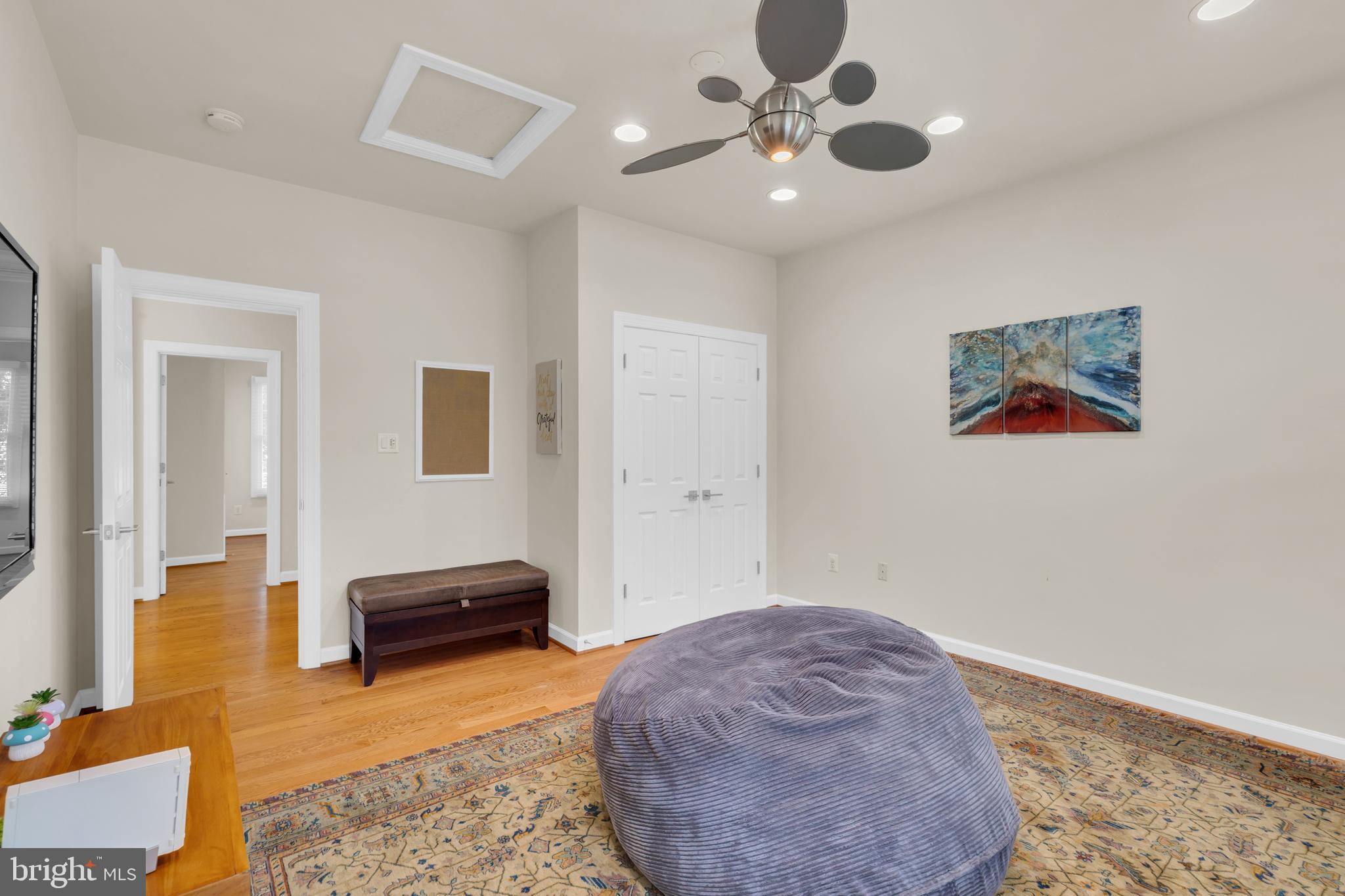 HOLLY PARK - Residential