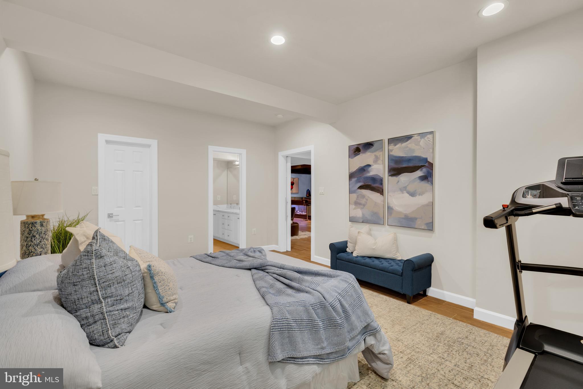 HOLLY PARK - Residential