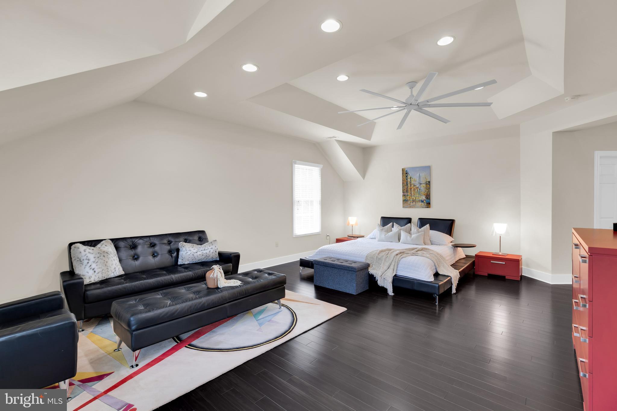 HOLLY PARK - Residential