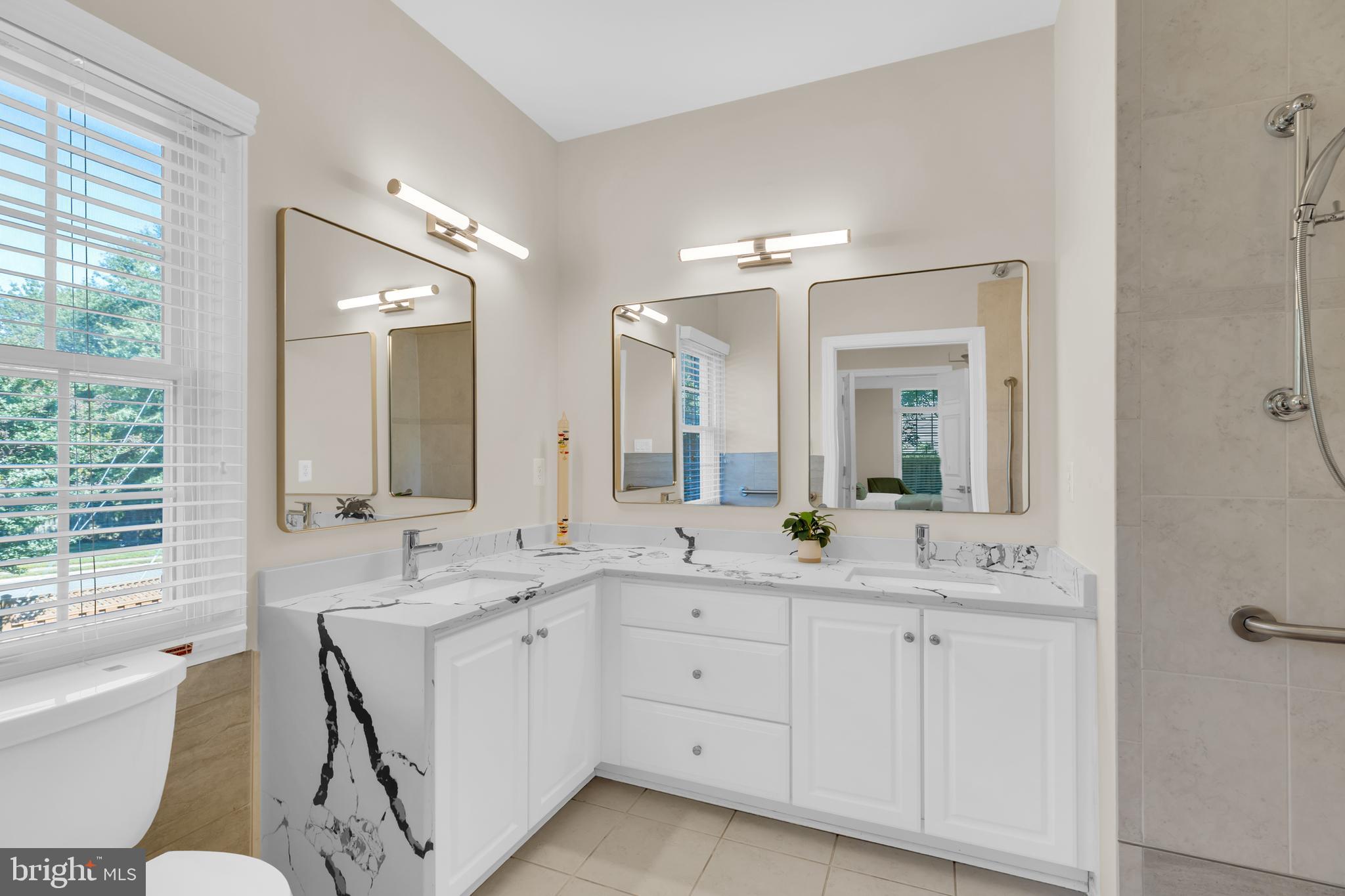 HOLLY PARK - Residential