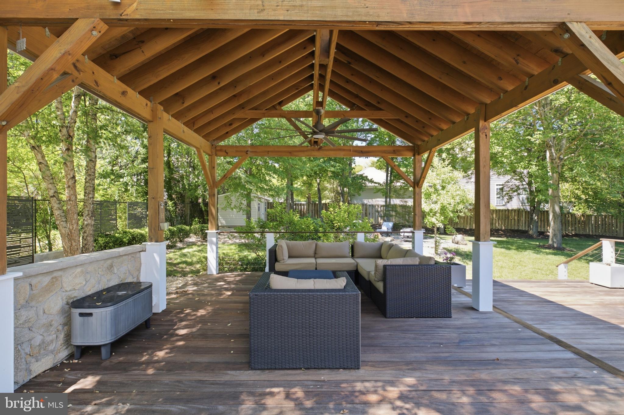 HOLLY PARK - Residential